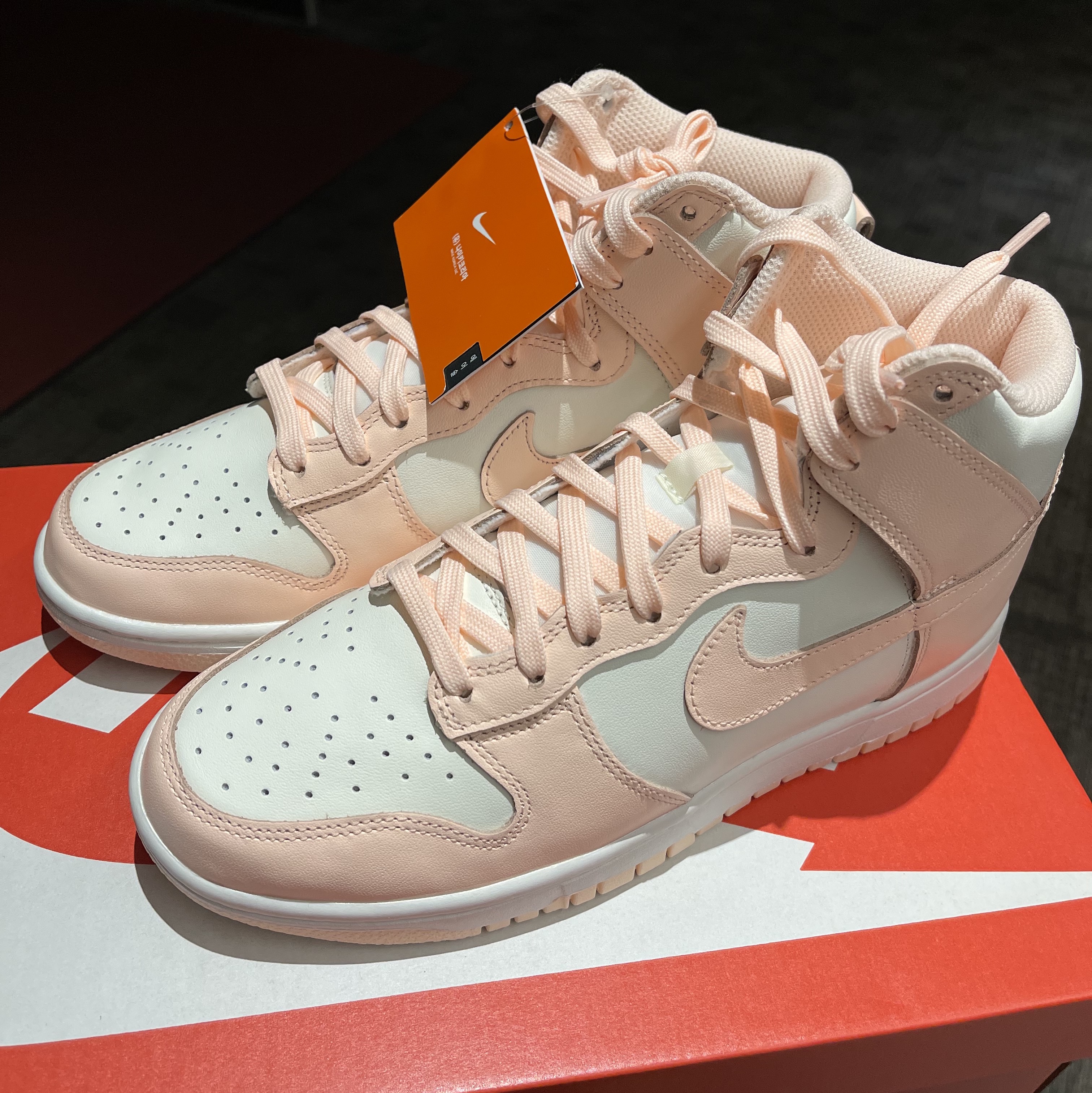 (W) Nike Dunk High Crimson Tint 착용 스타일 - 1