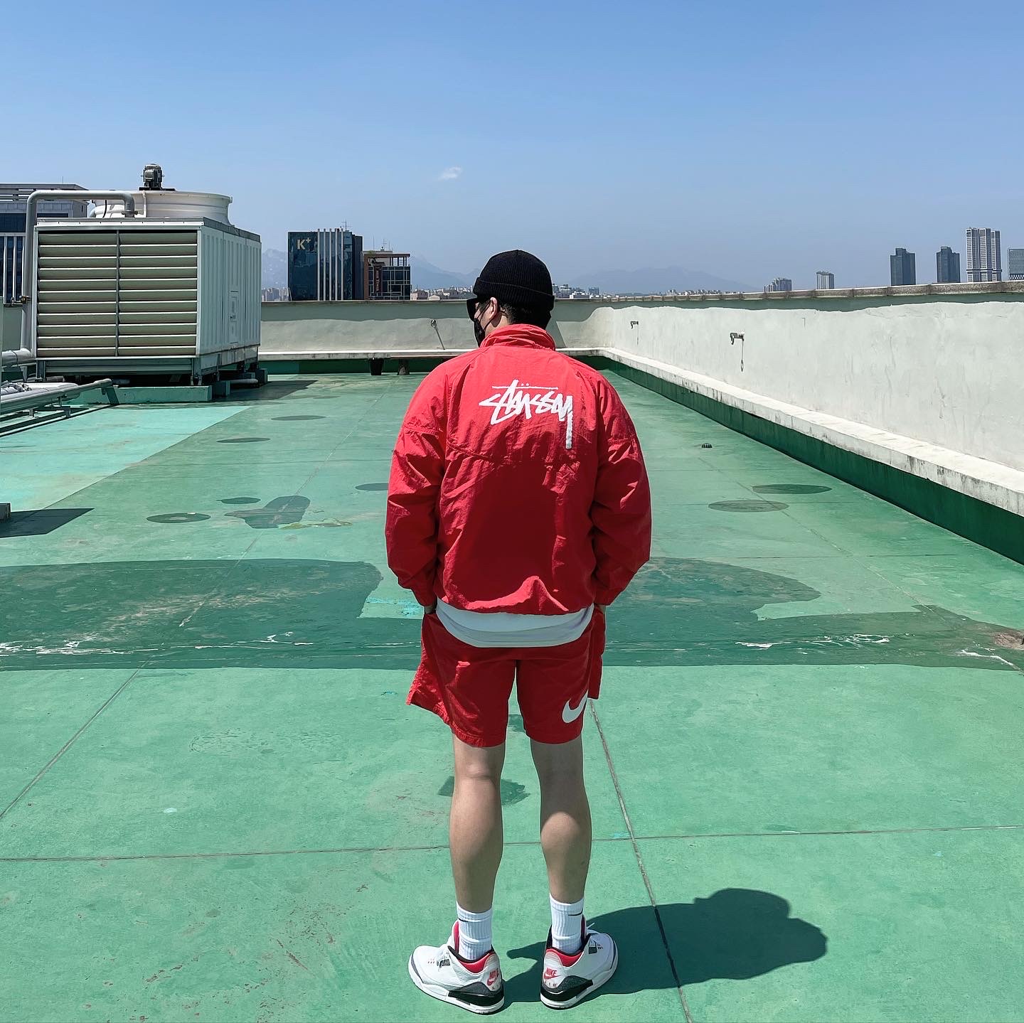 Nike x Stussy Windrunner Jacket Habanero Red, Nike x Stussy Water Shorts Habanero Red 착용 스타일 - 2