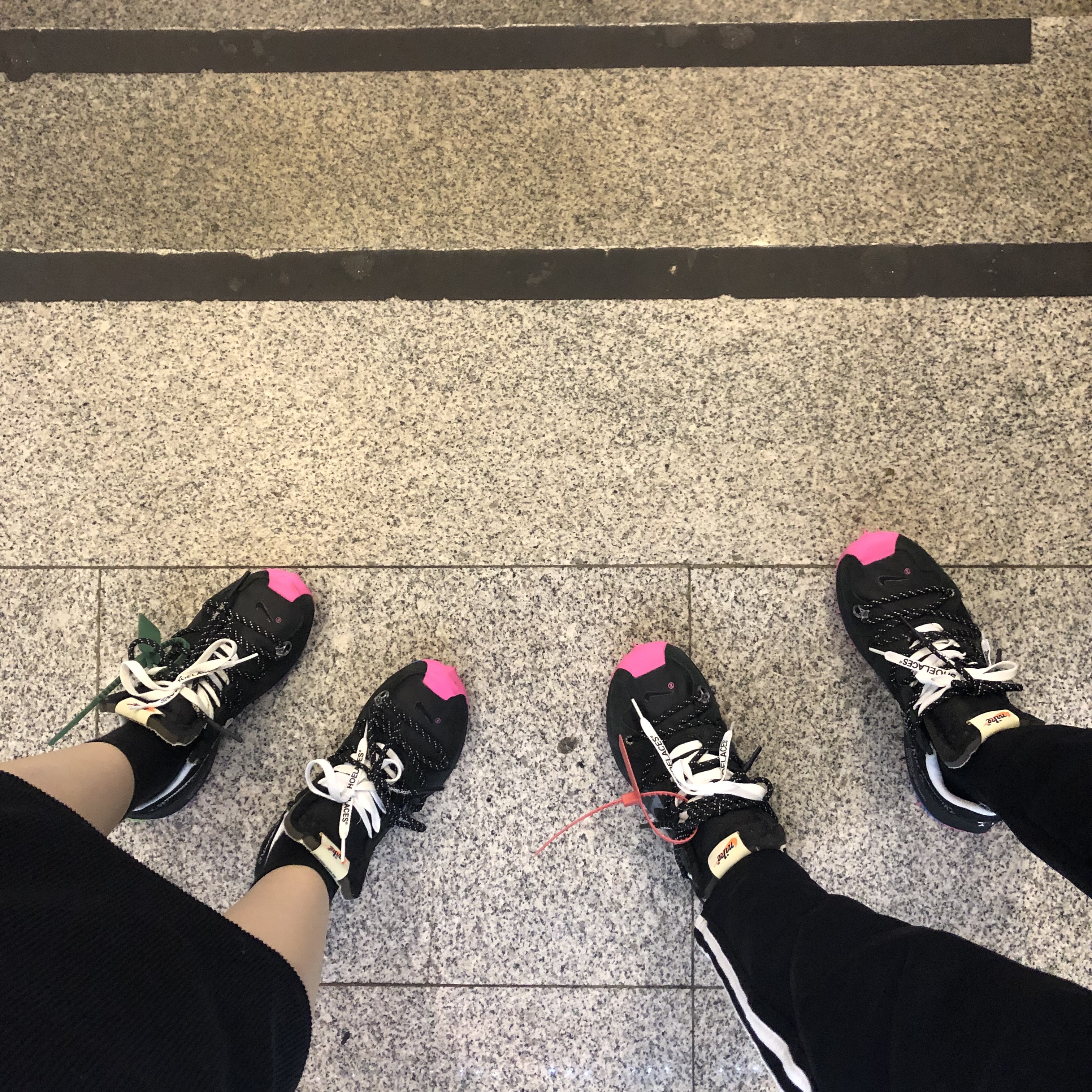 (W) Nike x Off-White Zoom Terra Kiger 5 Black 착용 스타일
