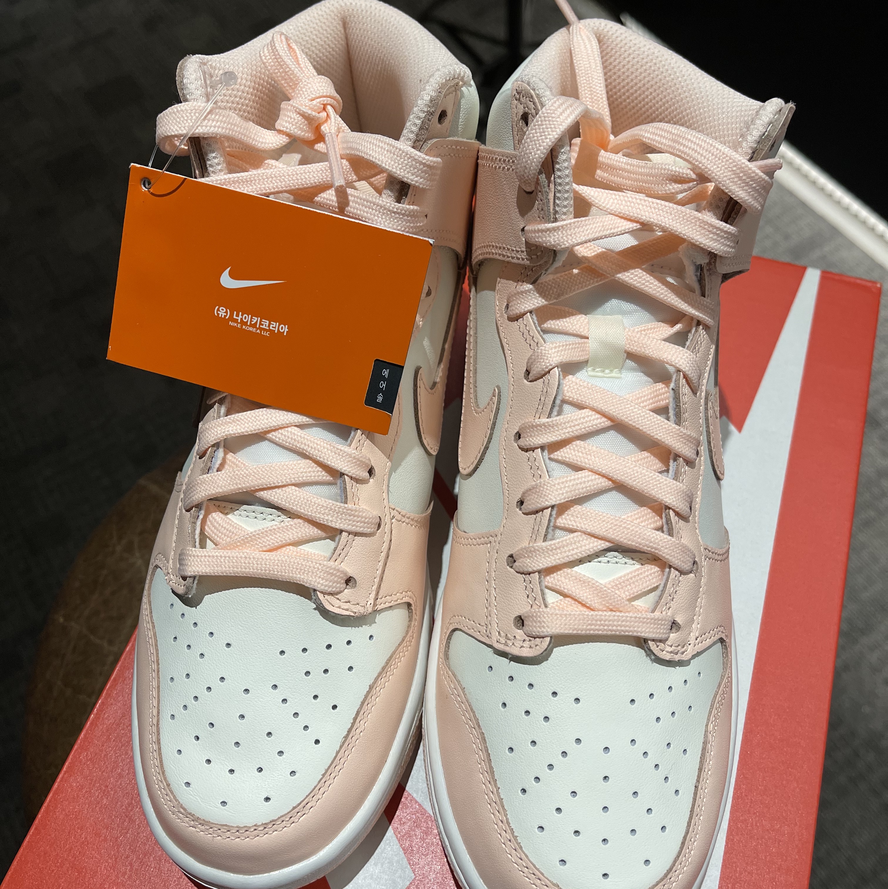 (W) Nike Dunk High Crimson Tint 착용 스타일 - 3