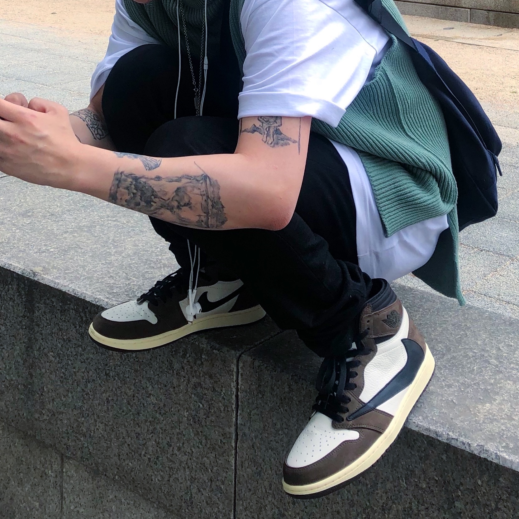 Jordan 1 x Travis Scott Retro High OG SP Mocha, Jordan 1 x Off-White Retro High Chicago The Ten 착용 스타일 - 1