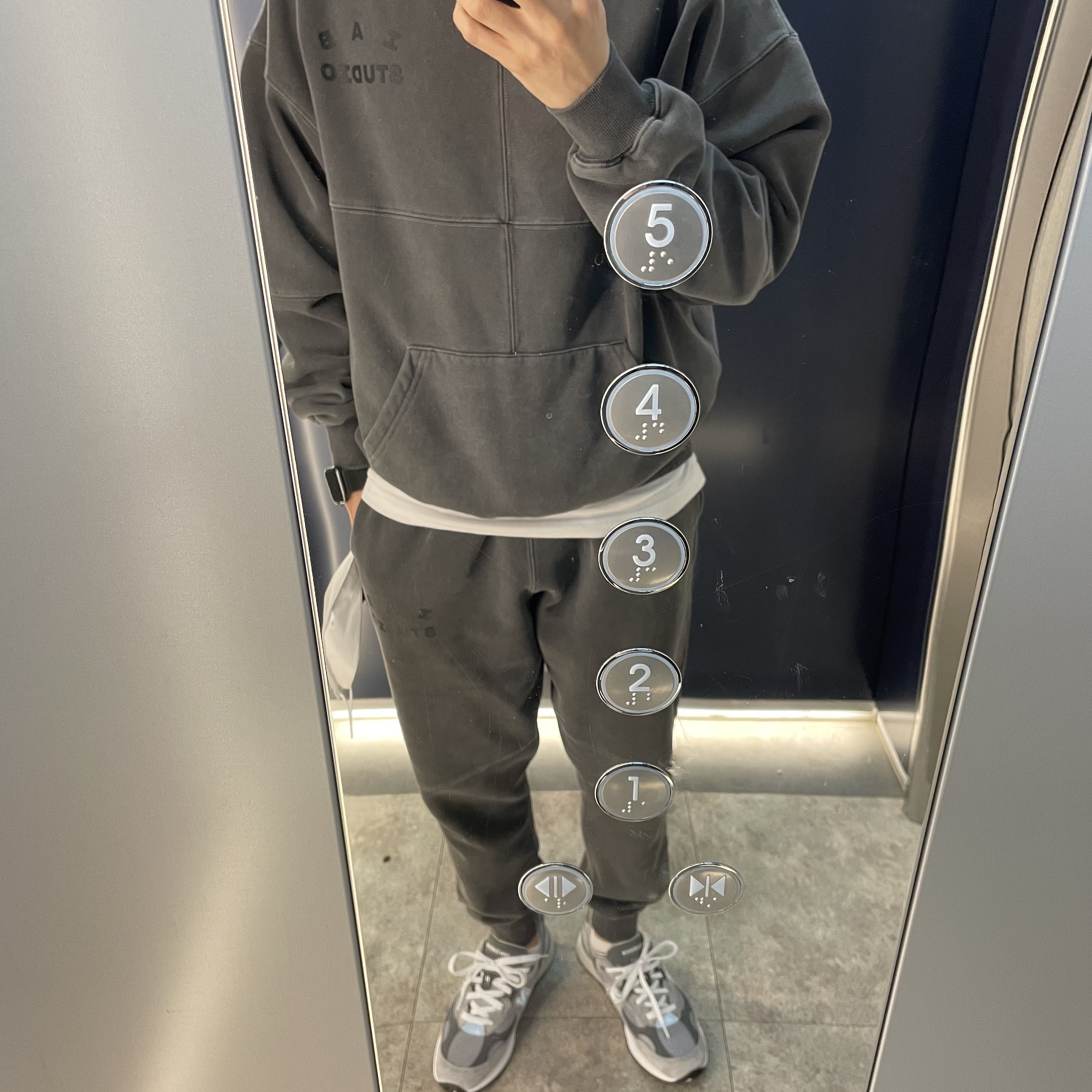 IAB Studio Blocked Pigment Hoodie Black, IAB Studio Blocked Pigment Sweatpants Black 착용 스타일
