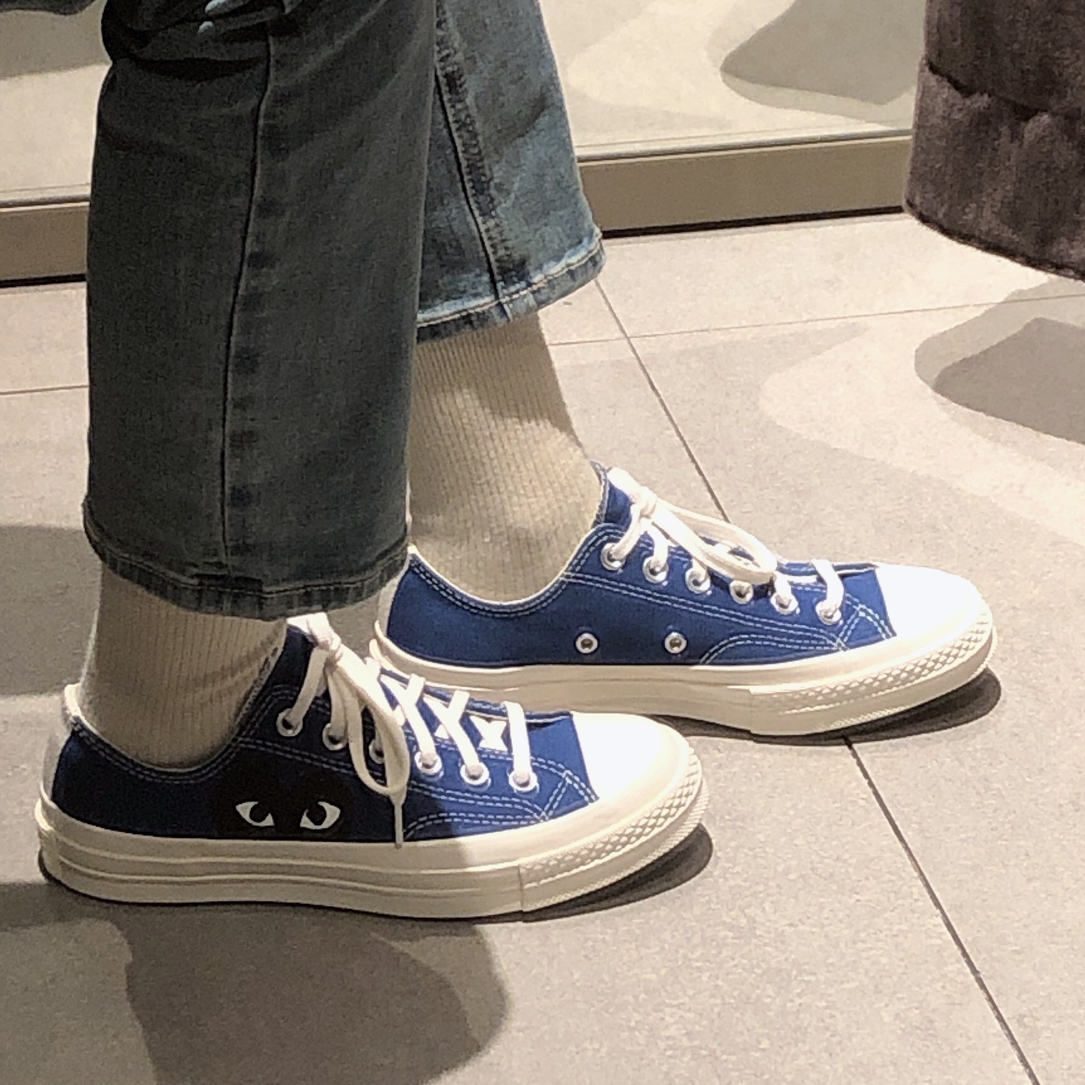 Converse x Play Comme des Garcons Chuck 70 Ox Blue Quartz 착용 스타일