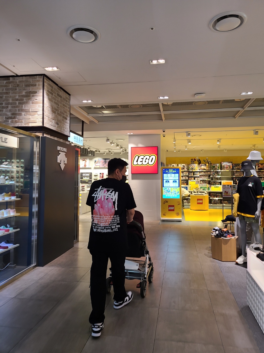 Nike Dunk Low Retro Black, Stussy Reflection T-Shirt Black 착용 스타일 - 1