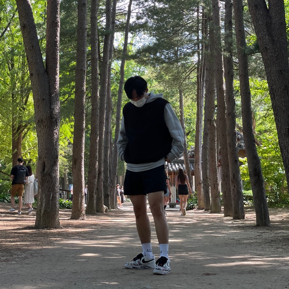 Nike x Peaceminusone Air Force 1 Low Para-Noise 2.0, IAB Studio White & Ash Blue Socks (3 Pack) 착용 스타일 - 1