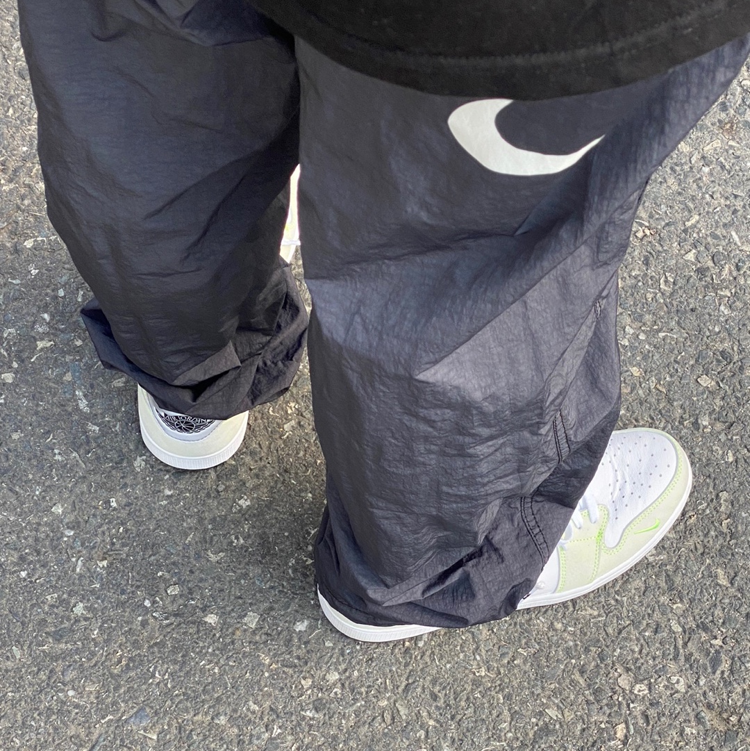 Jordan 1 Low OG Ghost Green, Nike x Stussy Beach Pants Off Noir 착용 스타일