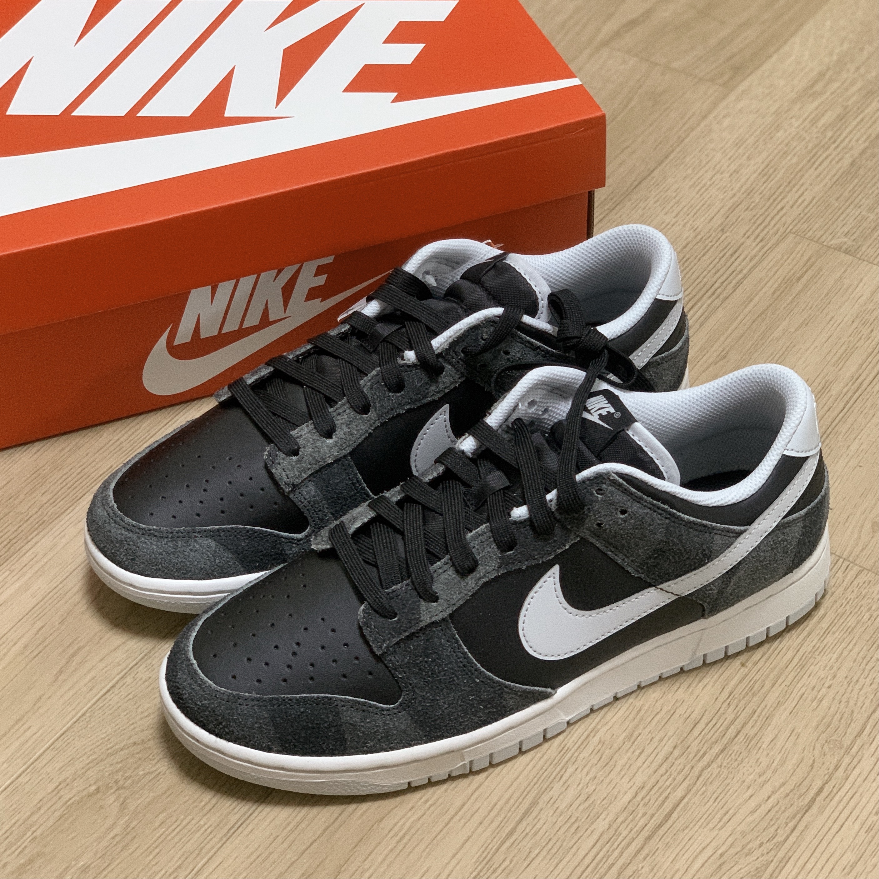 Nike Dunk Low Retro PRM Zebra 착용 스타일