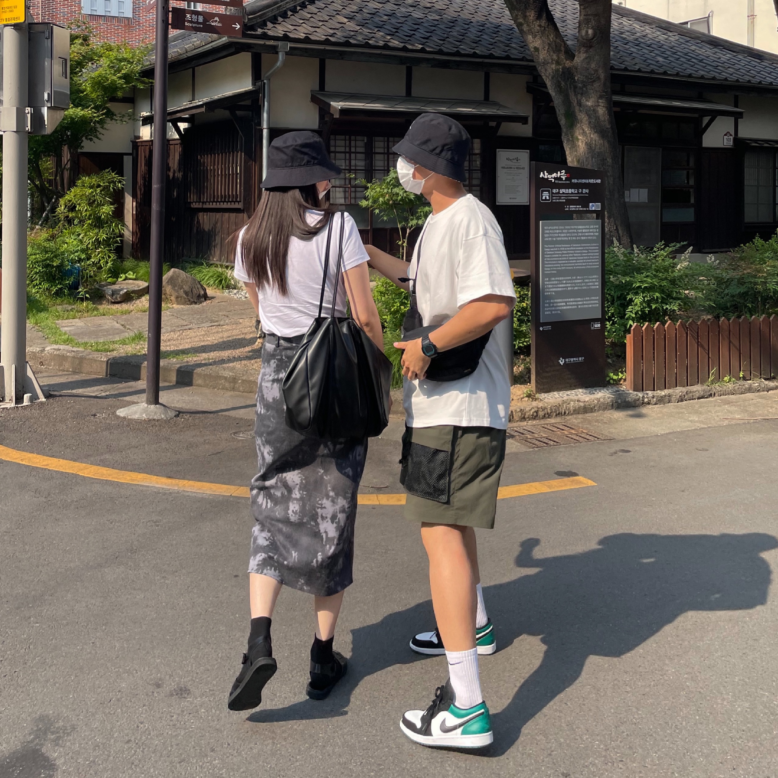 Jordan 1 Low White Black Mystic Green 착용 스타일