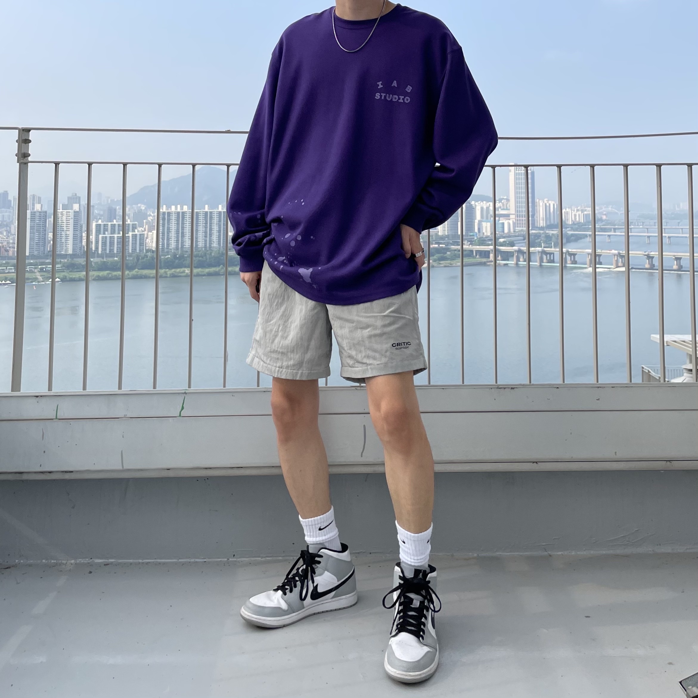 IAB Studio Long Sleeve T-Shirt Purple Splashed, Jordan 1 Mid Light Smoke Grey 착용 스타일