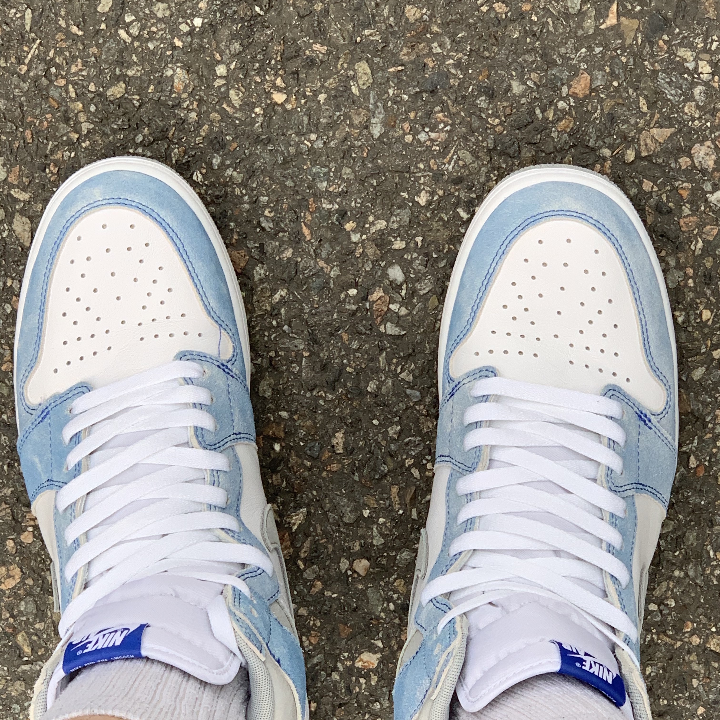Jordan 1 Retro High OG Hyper Royal 착용 스타일 - 3
