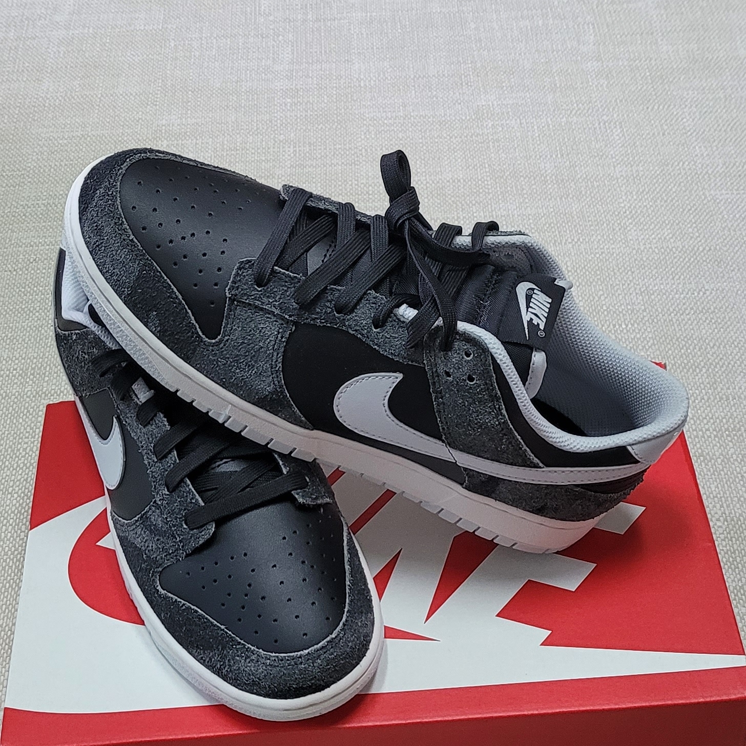 Nike Dunk Low Retro PRM Zebra 착용 스타일 - 3