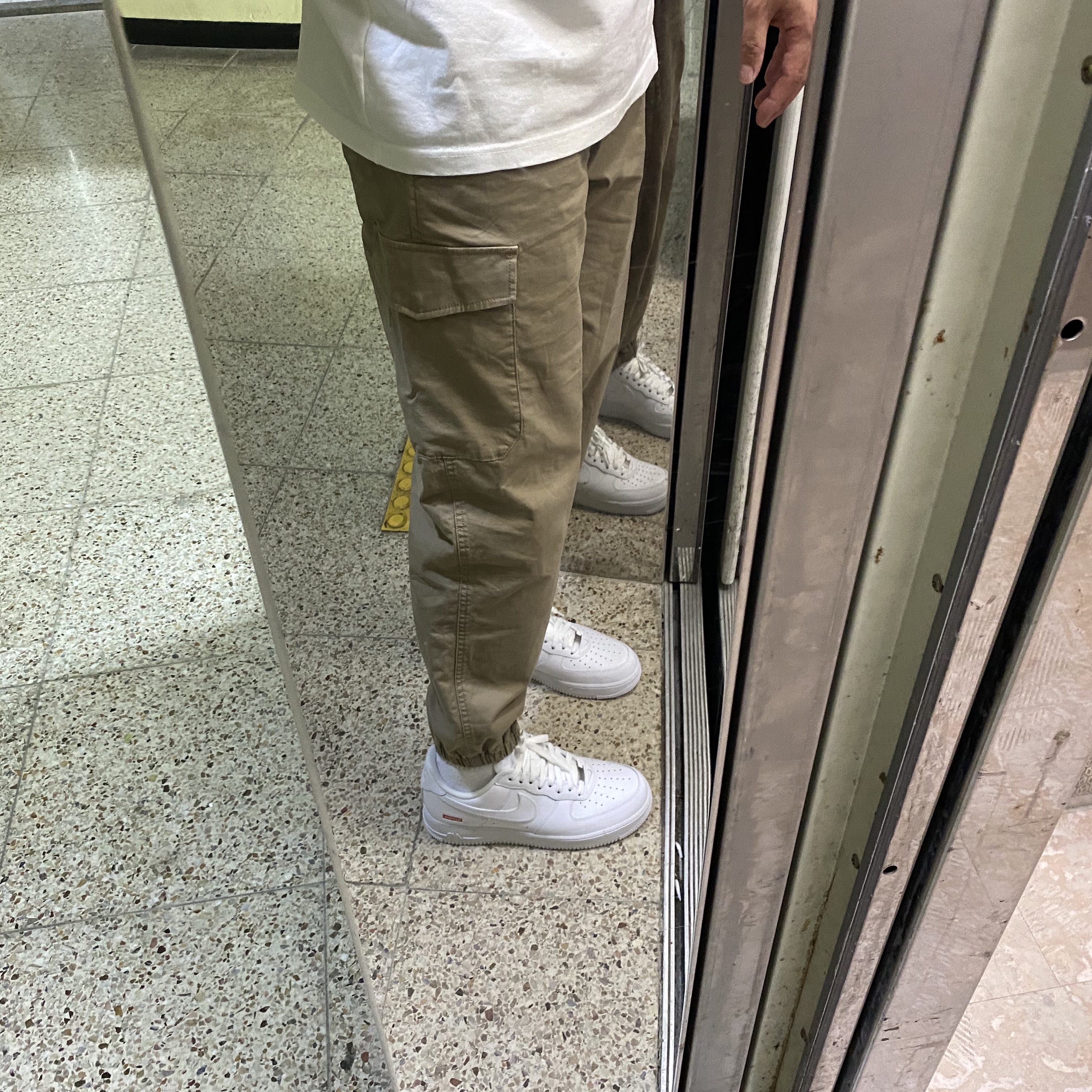 Nike x Supreme Air Force 1 Low White 착용 스타일 - 1