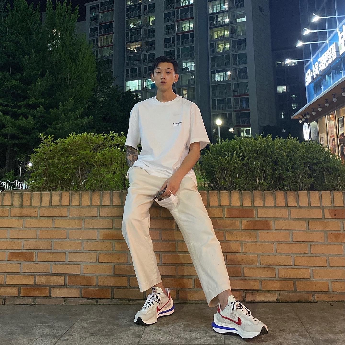 Nike x Sacai VaporWaffle Royal Fuchsia 착용 스타일 - 1