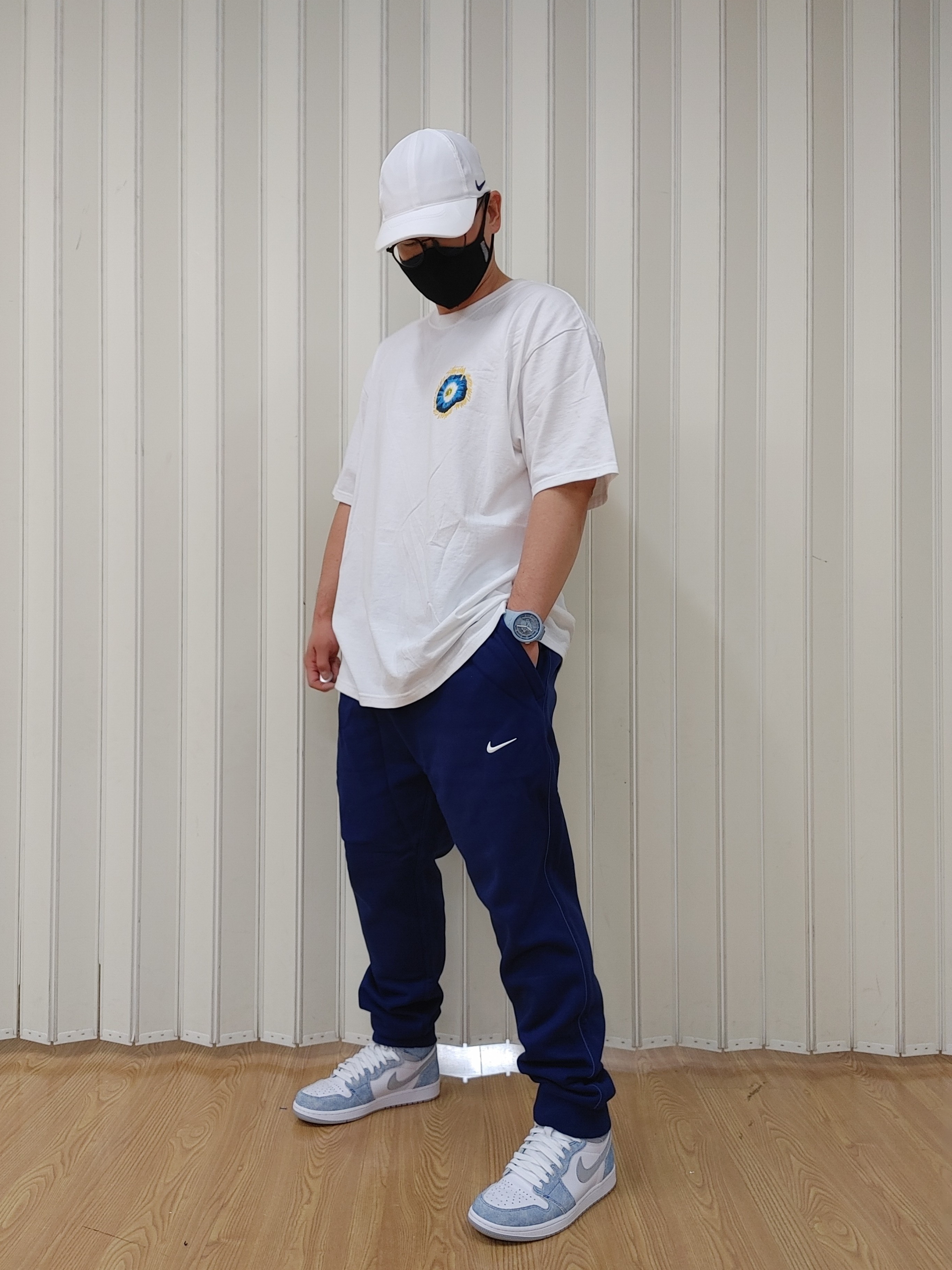 Nike x Drake Nocta Cardinal Stock Essential Fleece Pants Navy - US/EU, Nike x Drake Nocta Cardinal Stock Essential Cap White 착용 스타일 - 1