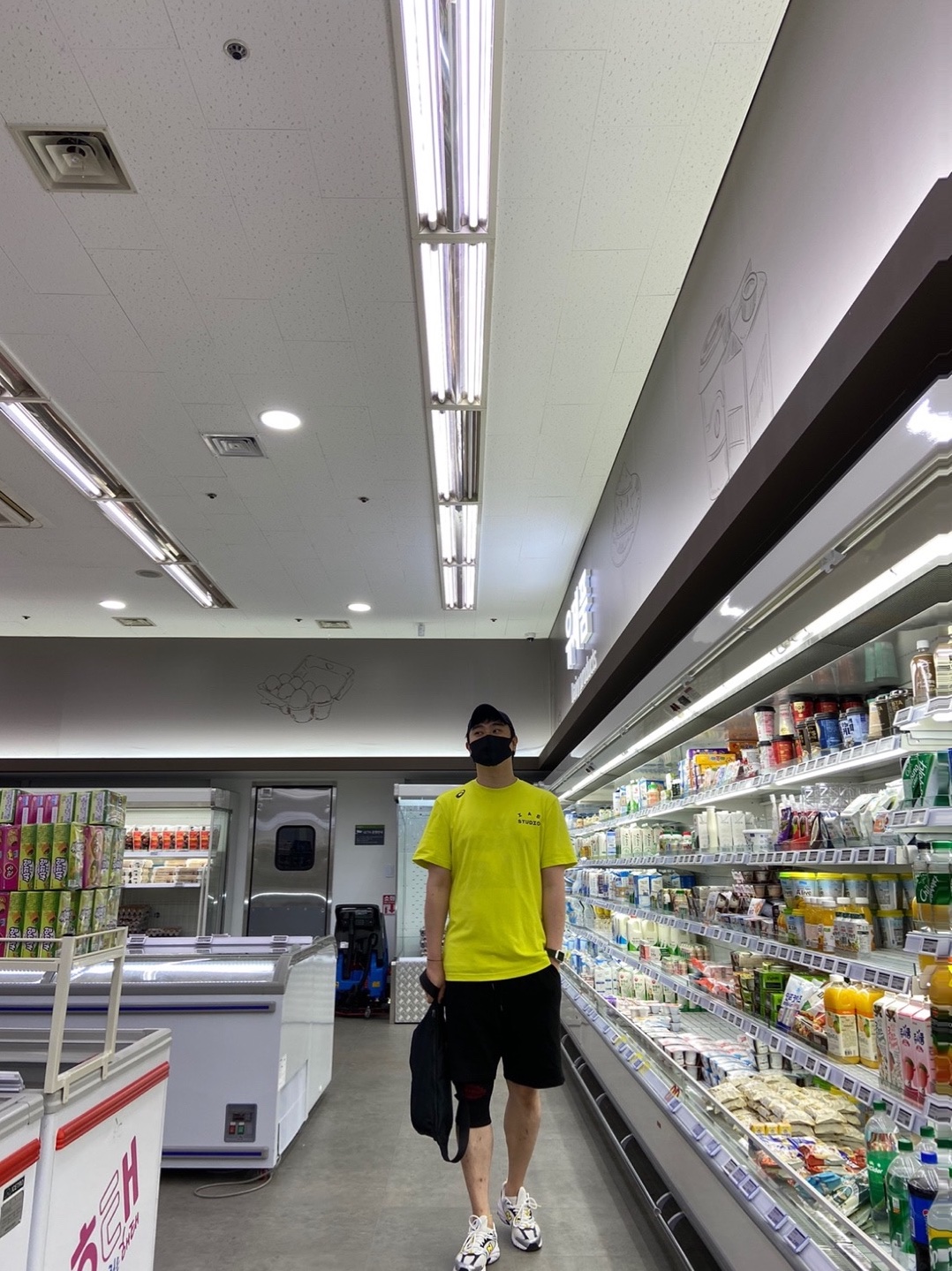 New Balance 530 White Yellow, IAB Studio x Asics T-Shirt Lime 착용 스타일 - 1