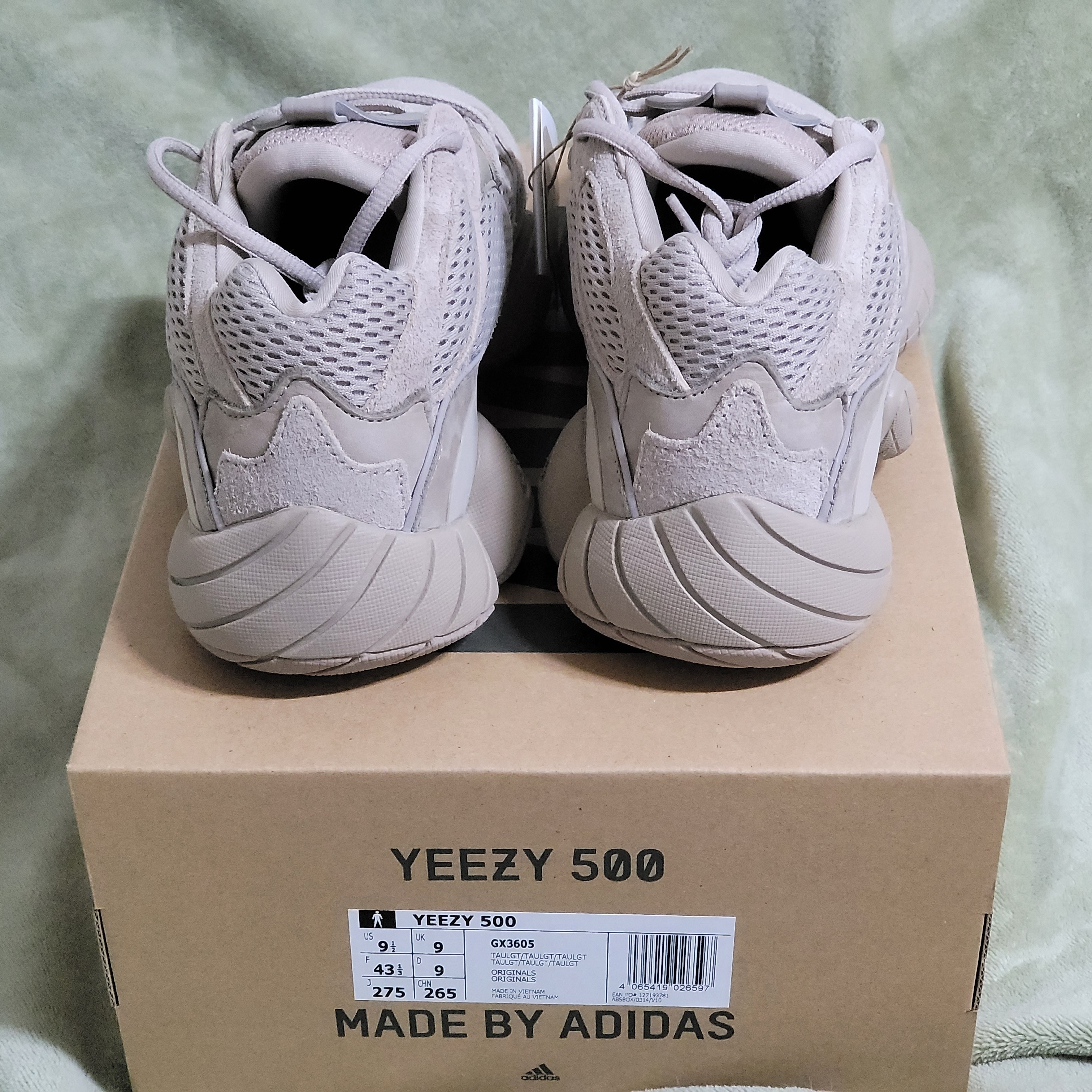 Adidas Yeezy 500 Taupe Light 착용 스타일 - 3