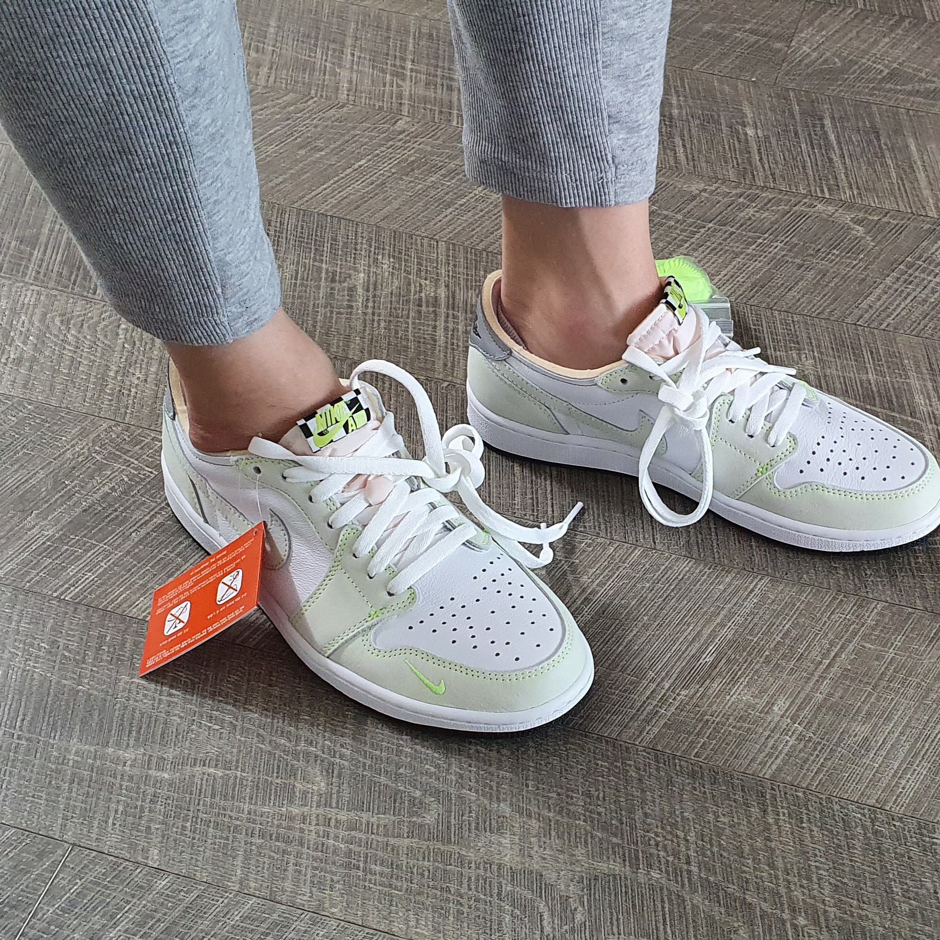 Jordan 1 Low OG Ghost Green 착용 스타일 - 1