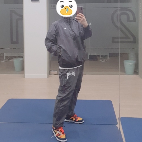 Nike x Stussy Windrunner Jacket Off Noir, Nike x Stussy Beach Pants Off Noir 착용 스타일