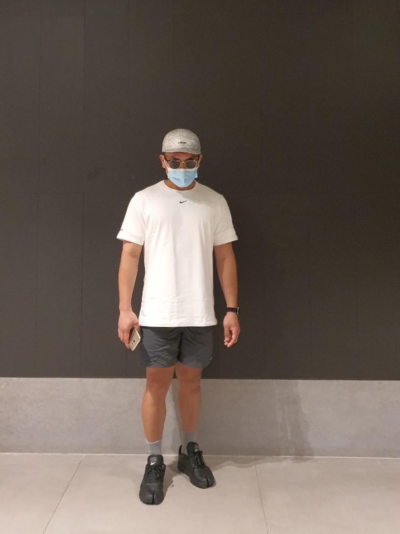 Nike x Drake Nocta Cardinal Stock Essential T-Shirt White - Asia, Reebok x Maison Margiela Classic Leather Tabi Shoes Black 착용 스타일 - 1