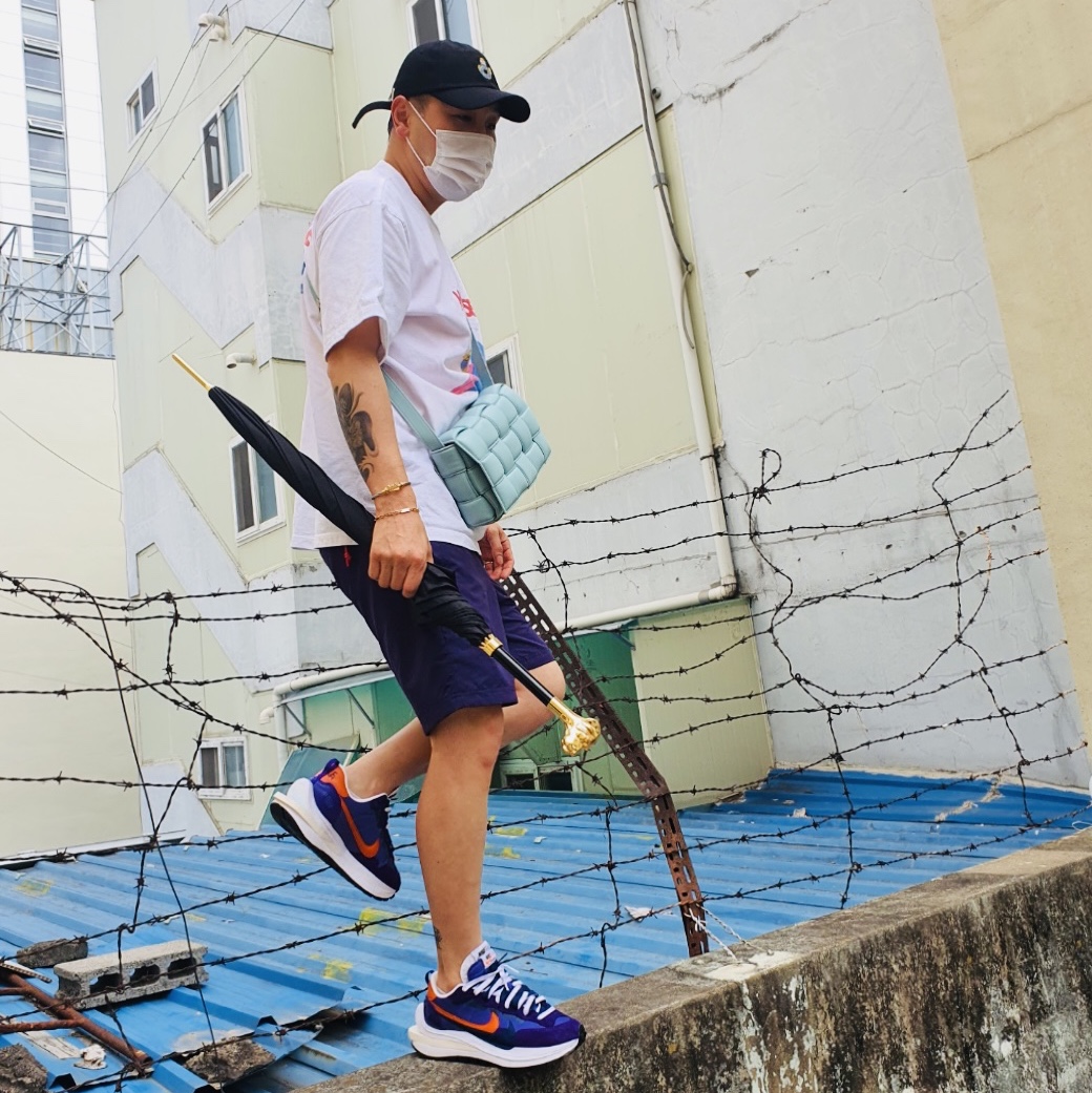 Nike x Sacai VaporWaffle Dark Iris 착용 스타일 - 1