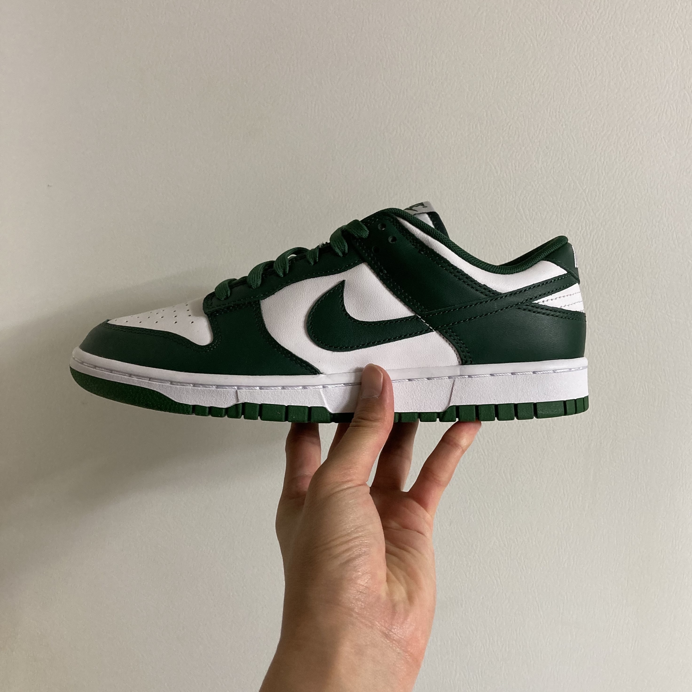 Nike Dunk Low Retro Varsity Green 착용 스타일 - 1