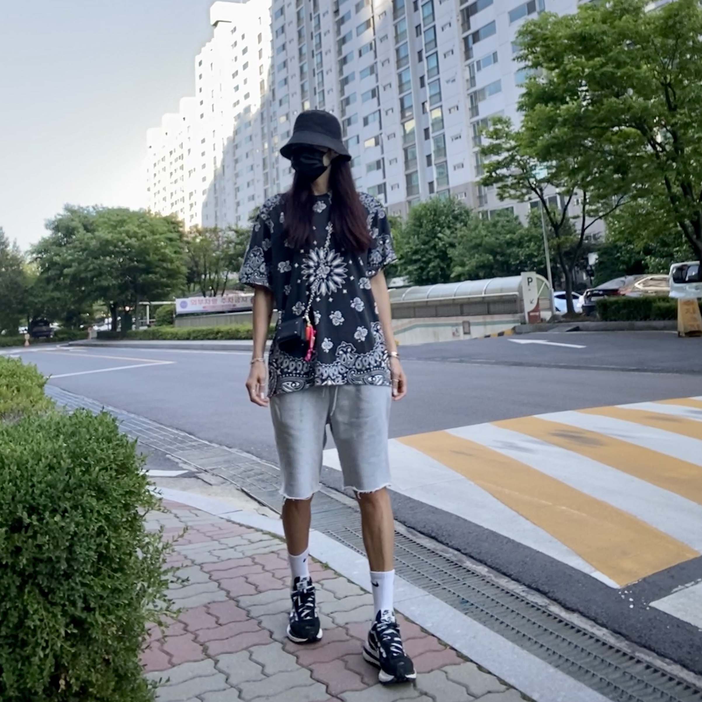 Nike x Sacai VaporWaffle Black White, Supreme Small Box T-Shirt Black Bandana - 21SS 착용 스타일 - 2