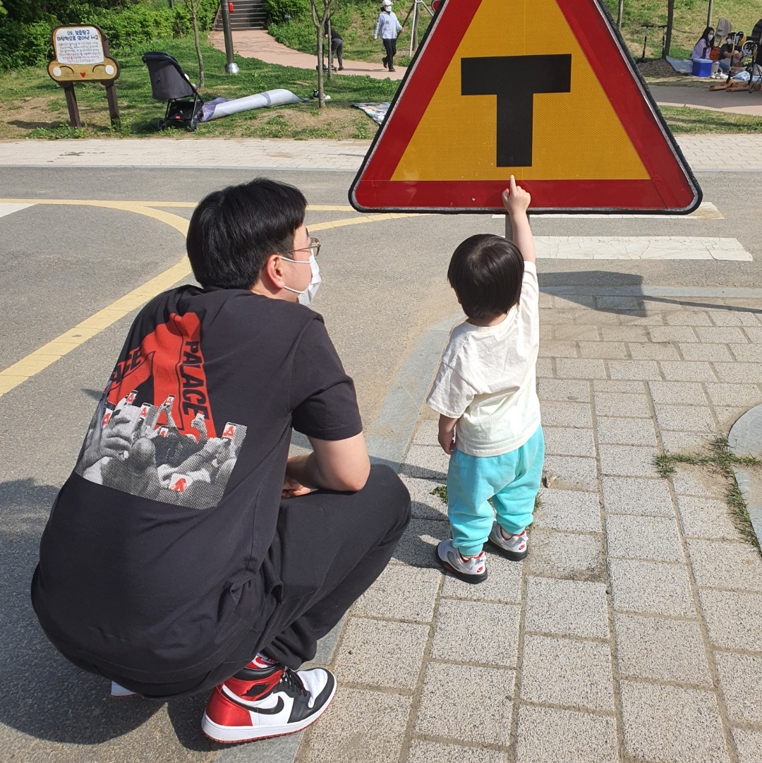 Palace Tri-Phone T-Shirt Black - 20SS, (W) Jordan 1 Retro High Satin Black Toe 착용 스타일