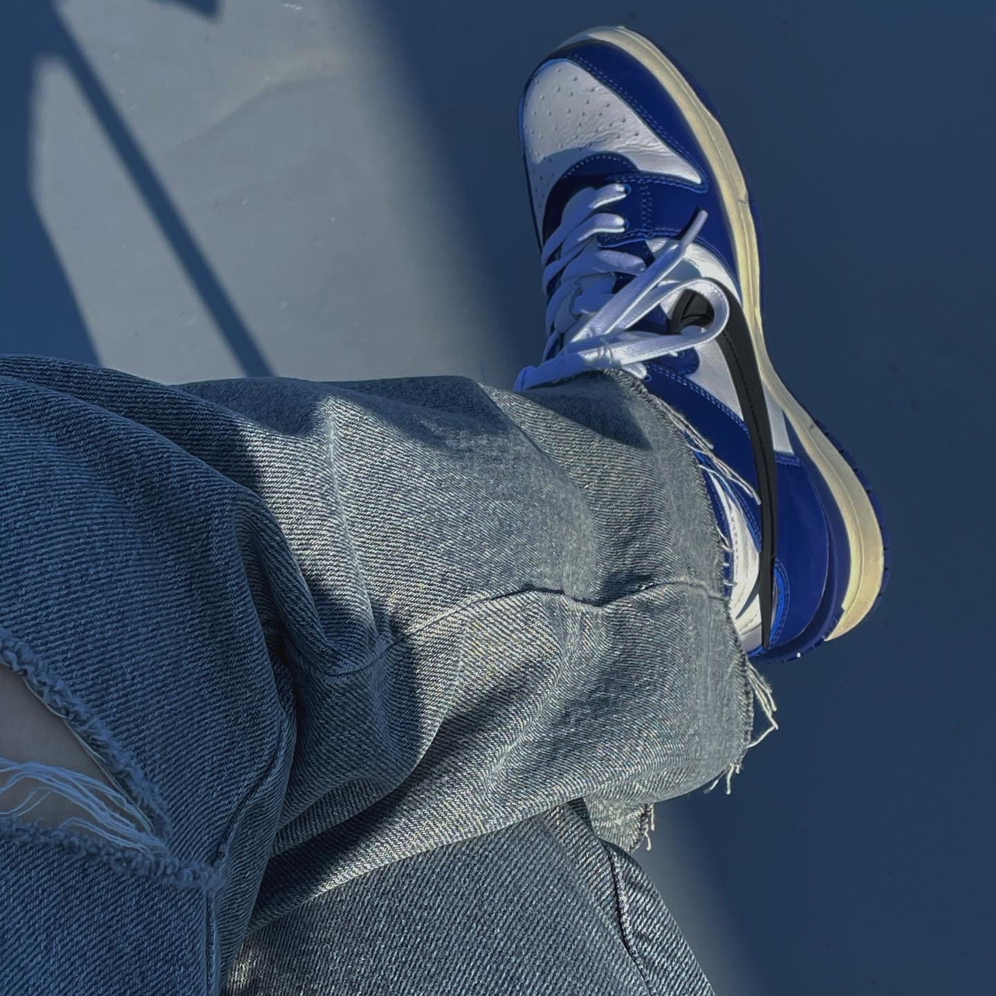 Nike SB Heritage 86 Corduroy WSD Cap Navy, Nike x Ambush Dunk High Deep Royal Blue 착용 스타일 - 2