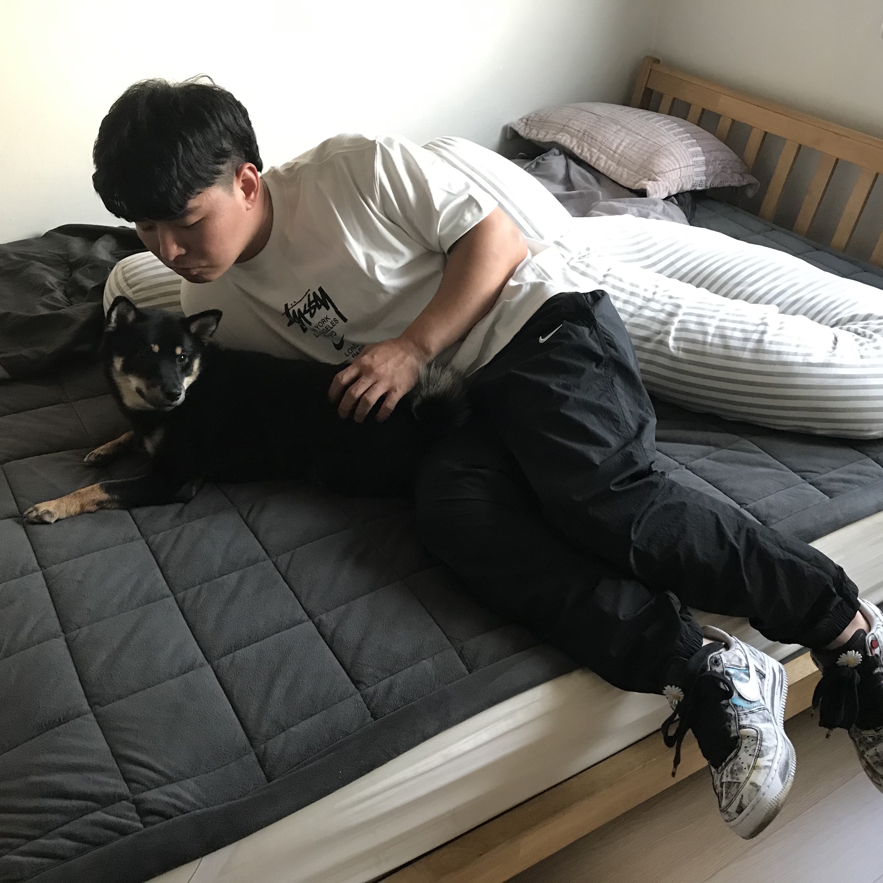 Nike x Stussy WT T-Shirt White - Asia, Nike M NRG Solo Swoosh Track Pants Black - Asia 착용 스타일