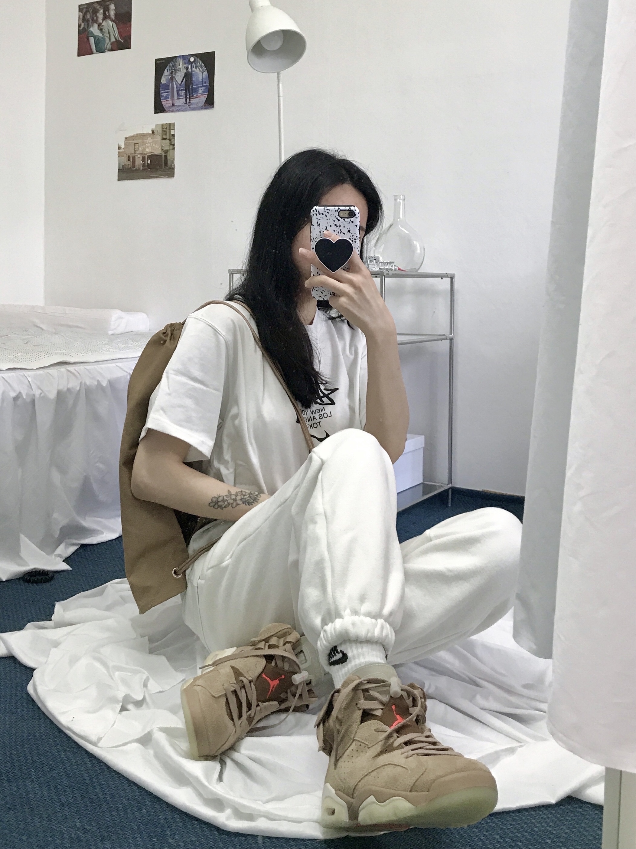 Jordan 6 x Travis Scott Retro SP British Khaki, Nike x Stussy WT T-Shirt White - Asia 착용 스타일