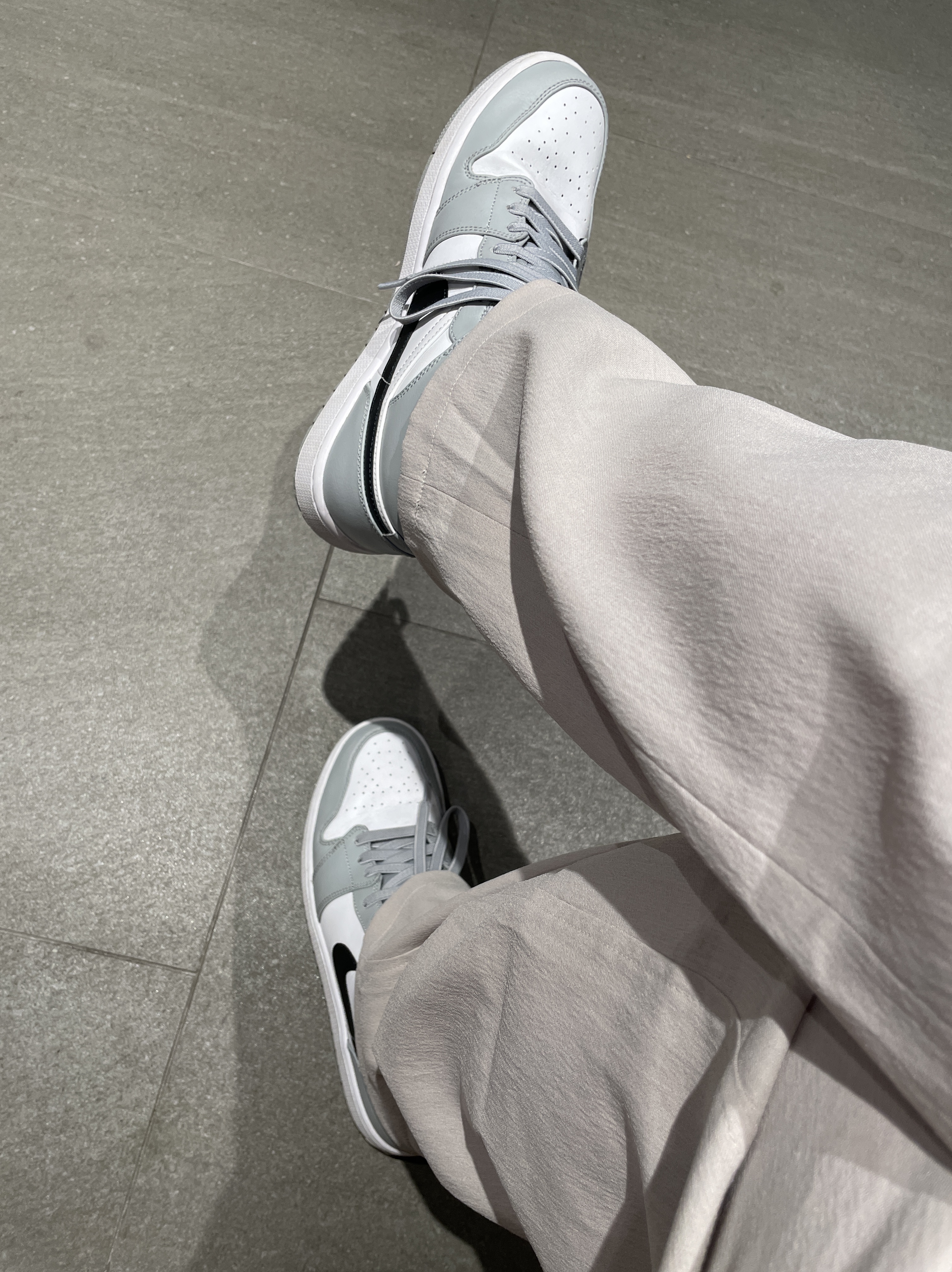 Jordan 1 Mid Light Smoke Grey 착용 스타일