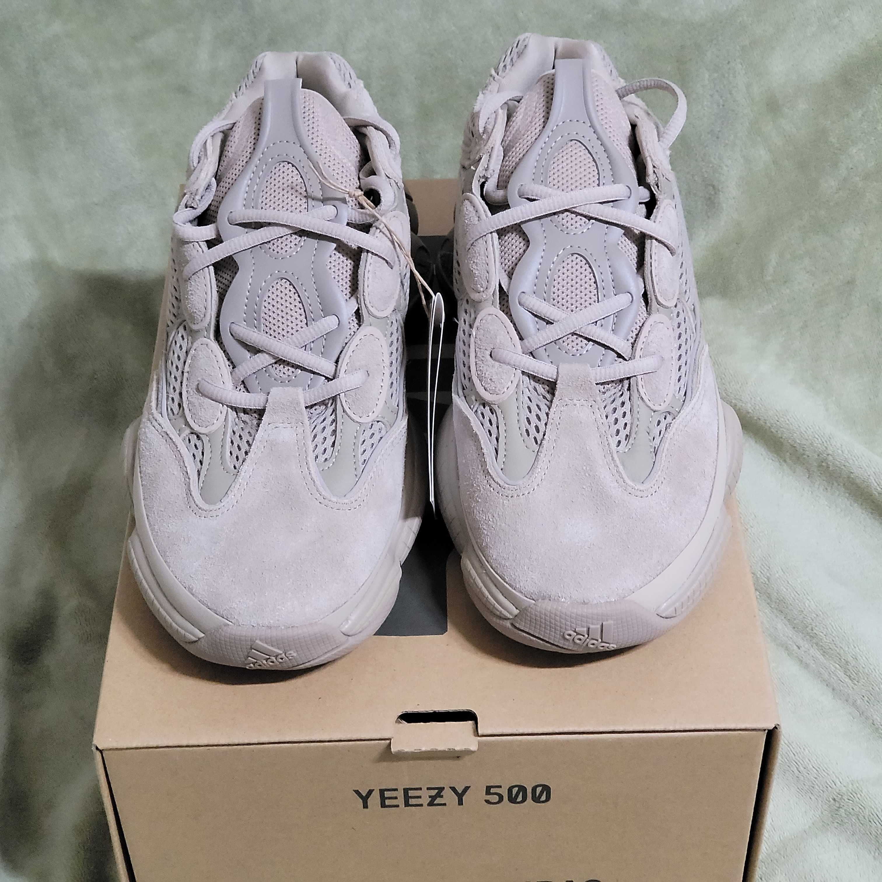 Adidas Yeezy 500 Taupe Light 착용 스타일 - 2