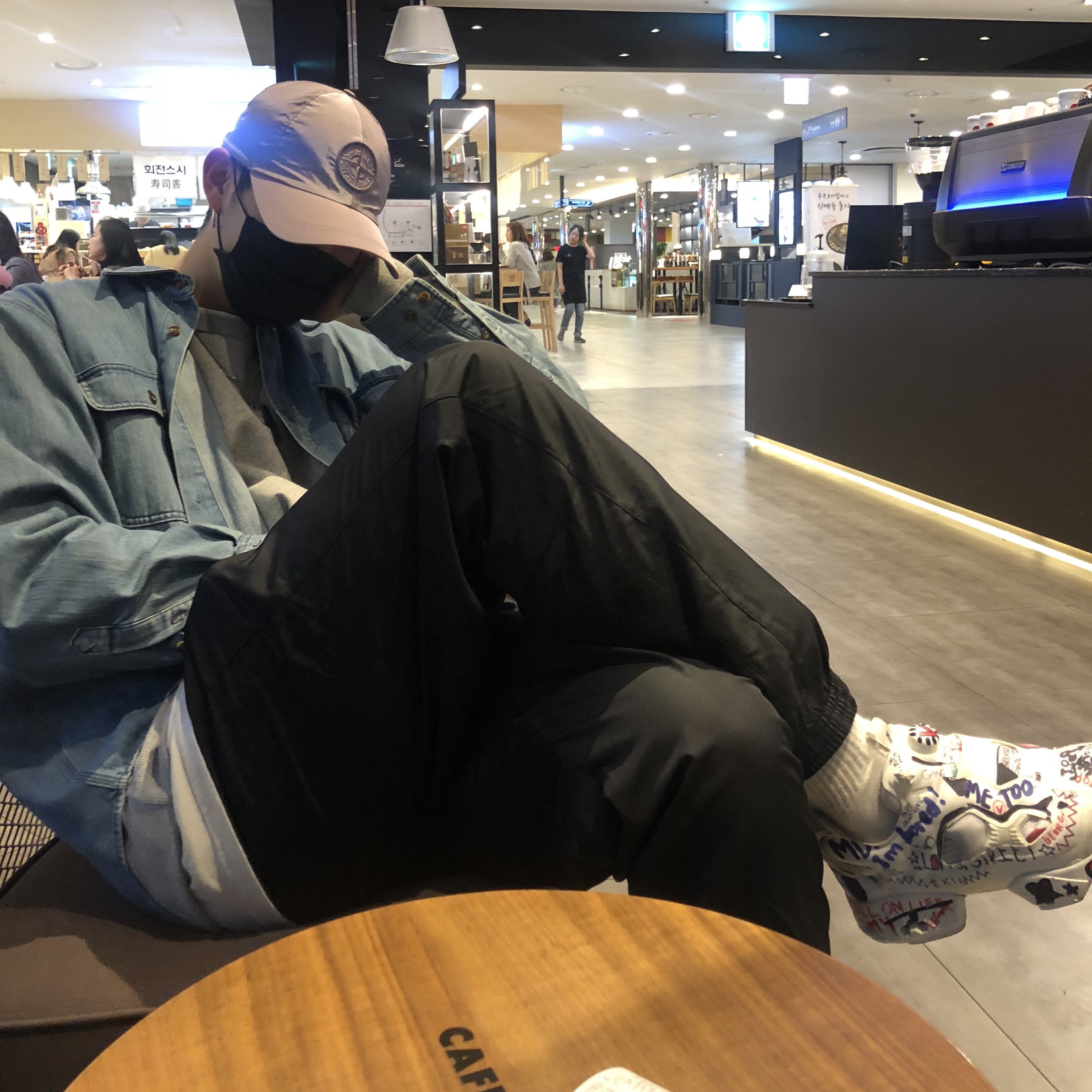 Reebok x Vetements Instapump Fury Doodle 착용 스타일