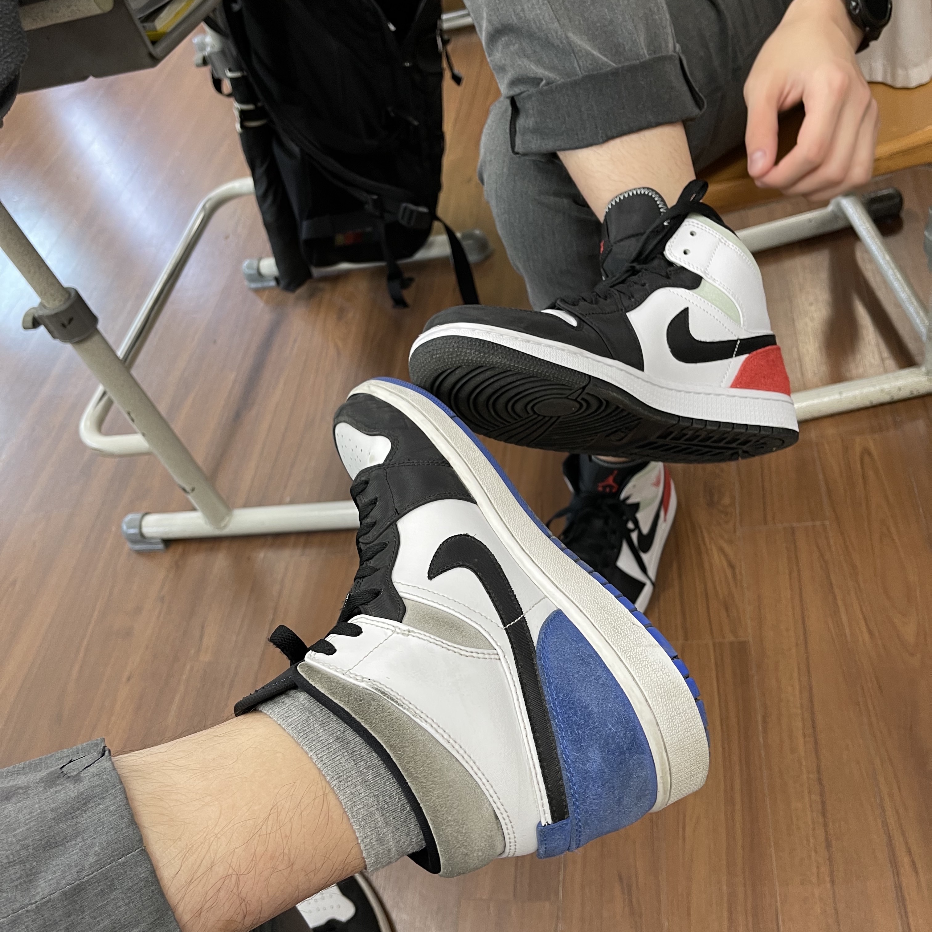 Jordan 1 Mid SE Hyper Royal 착용 스타일 - 2