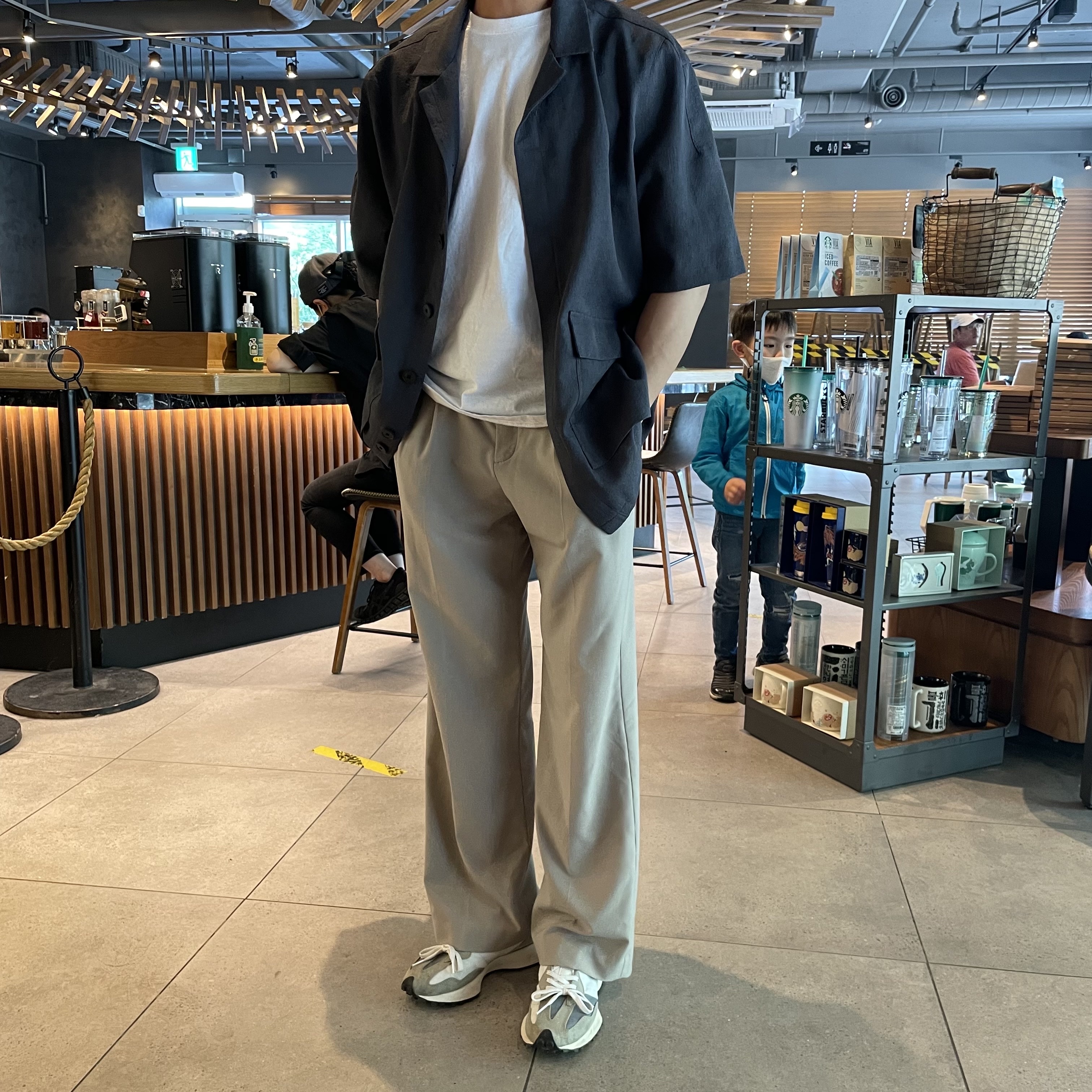 New Balance 327 Grey 착용 스타일 - 3