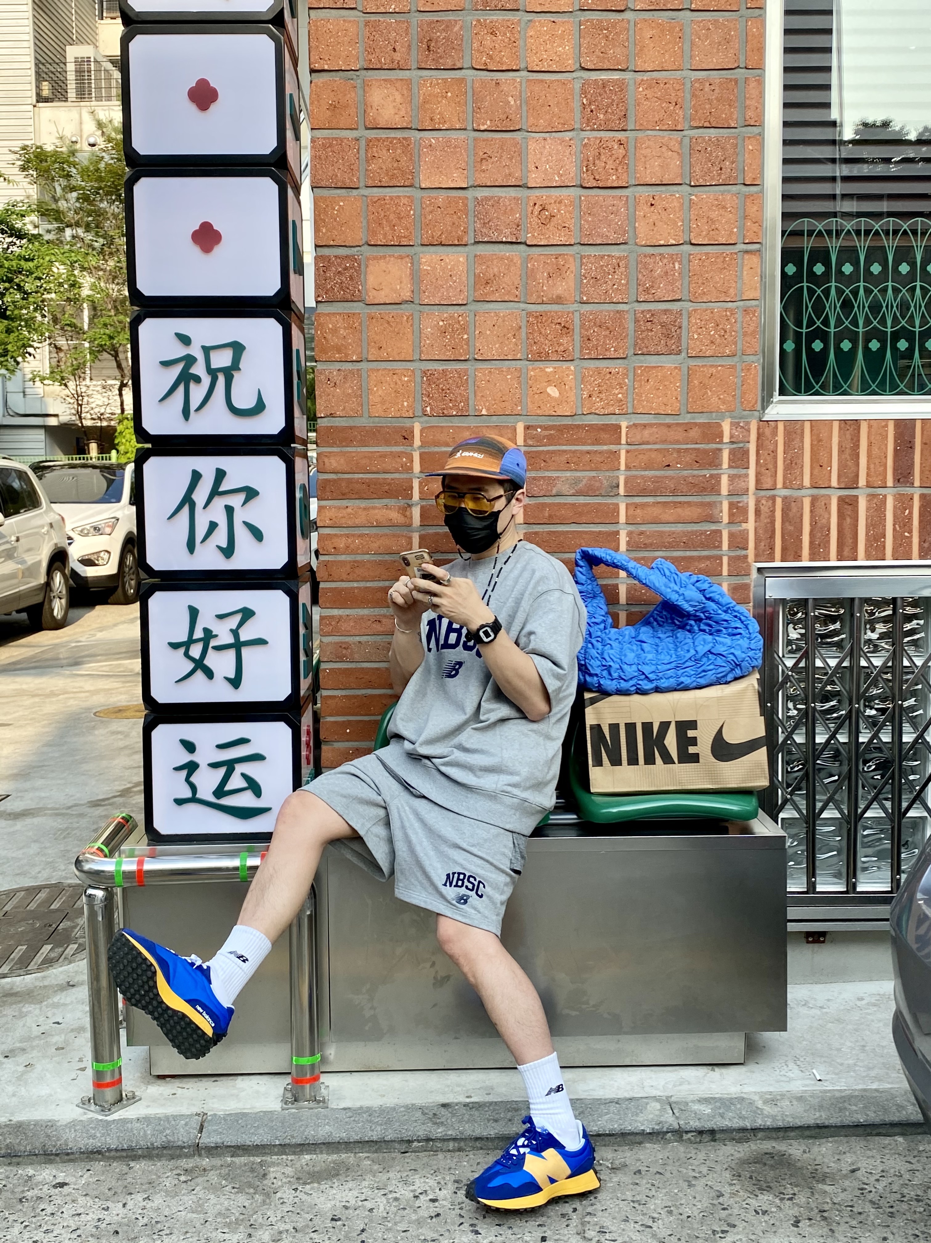 New Balance 327 Blue Orange 착용 스타일