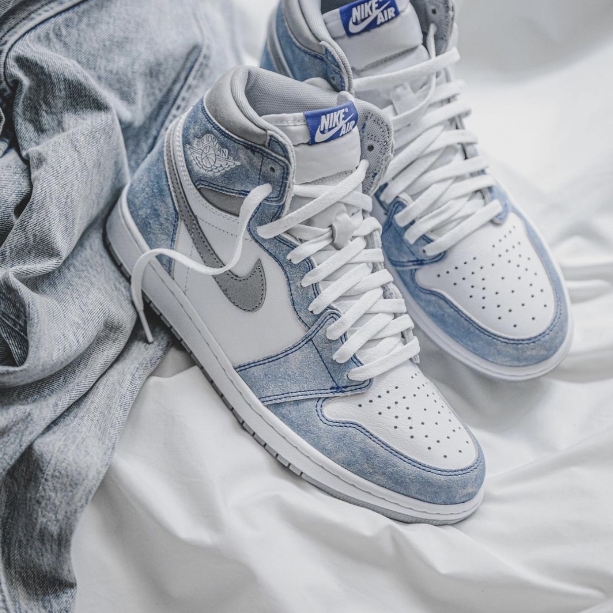 Jordan 1 Retro High OG Hyper Royal 착용 스타일 - 2