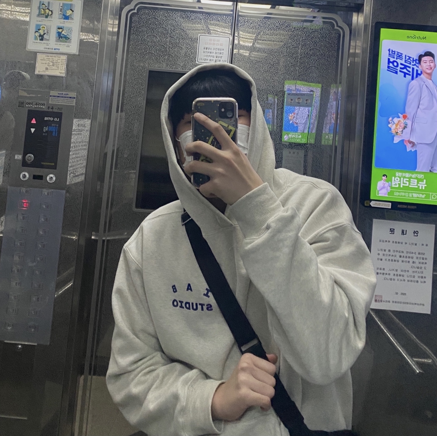 IAB Studio Hoodie Oatmeal Gray - 21SS 착용 스타일