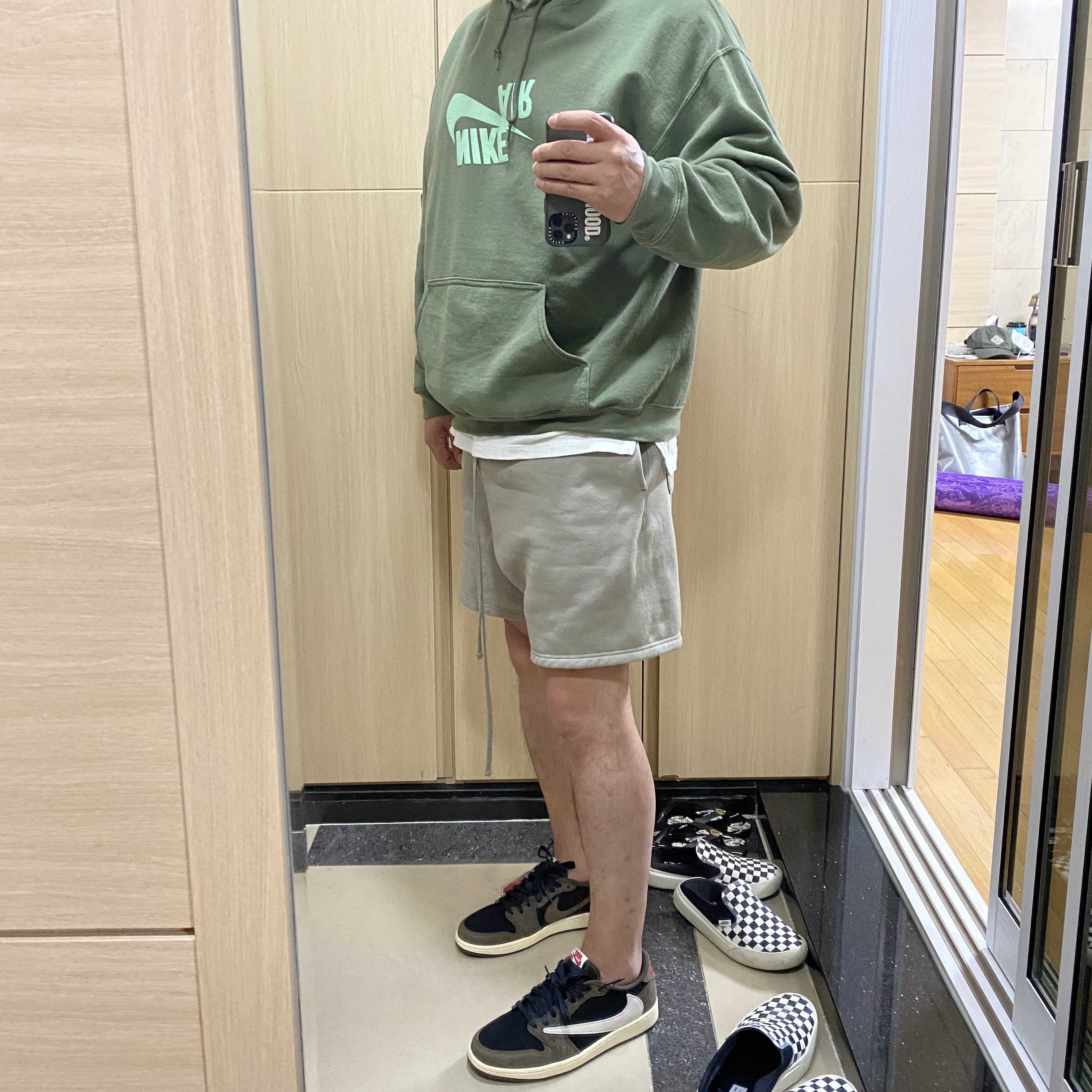 Jordan 1 x Travis Scott Retro Low OG SP Mocha 착용 스타일