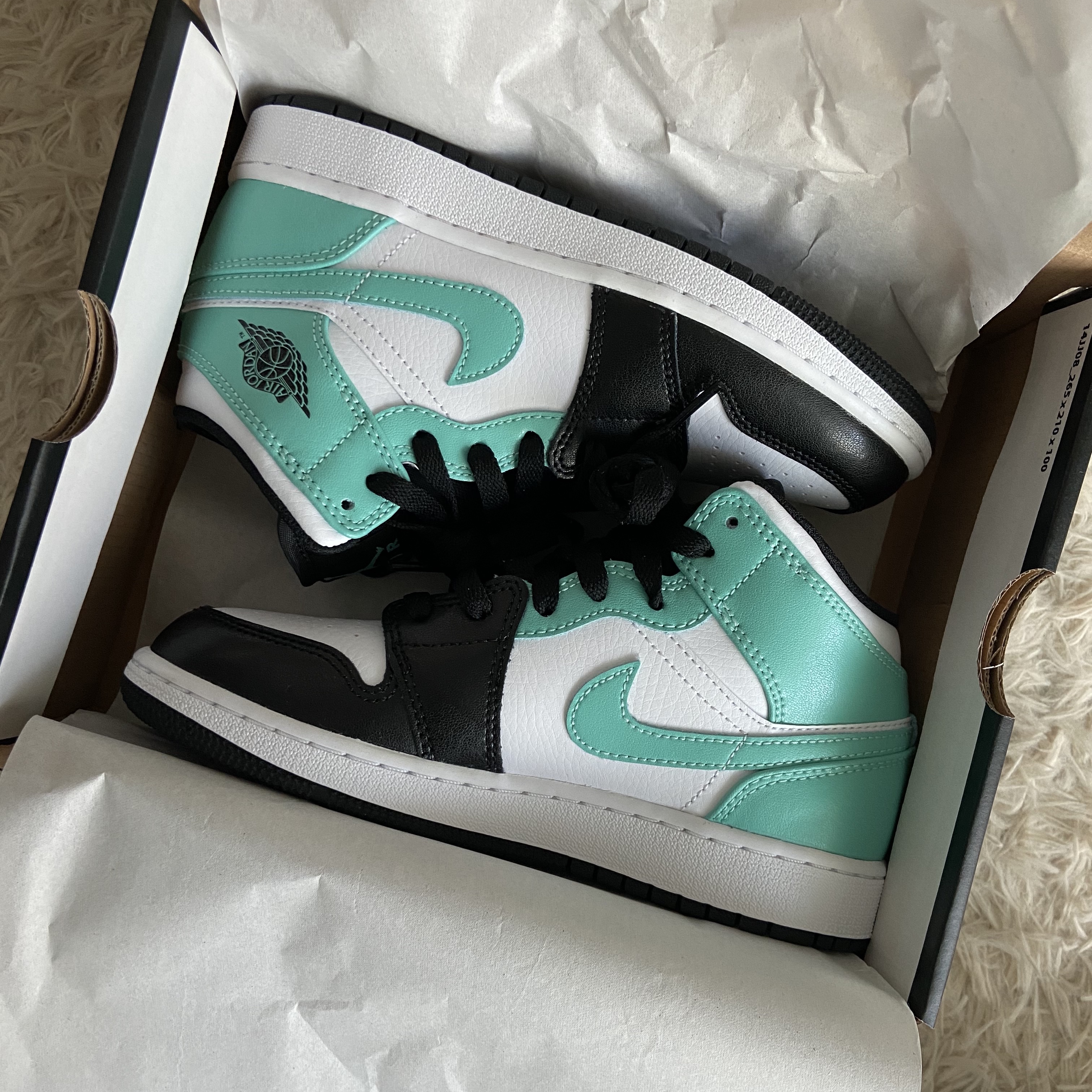 (GS) Jordan 1 Mid Tropical Twist, Jordan 1 Mid Tropical Twist 착용 스타일