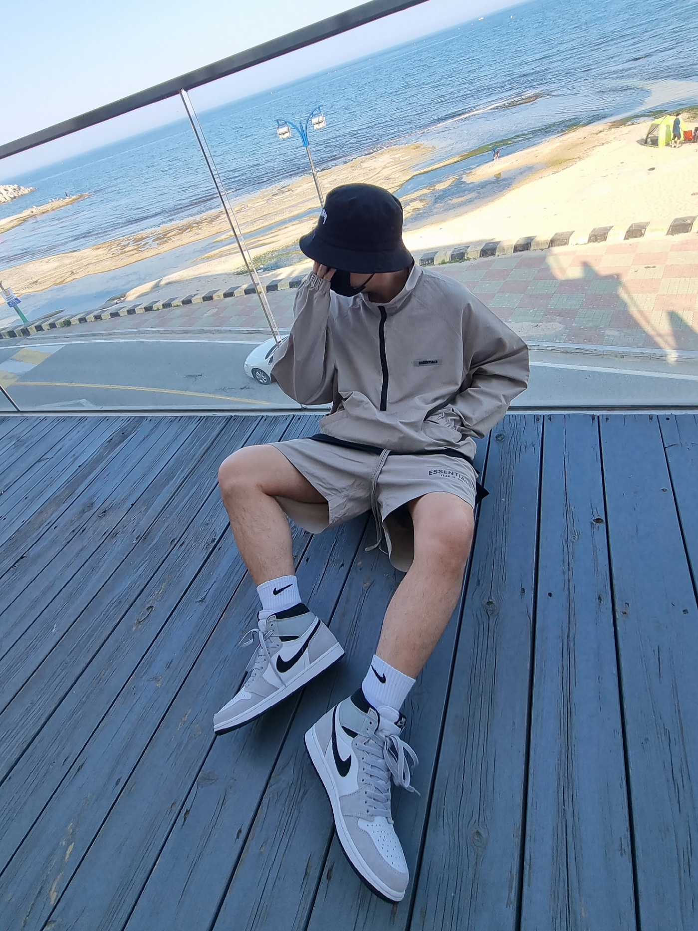 Jordan 1 Retro High OG Light Smoke Grey, Essentials Track Jacket Moss - 20FW 착용 스타일