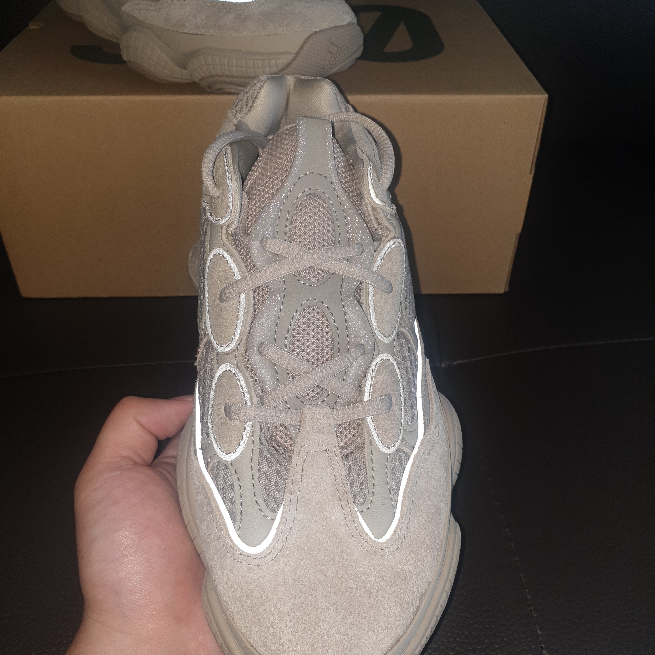 Adidas Yeezy 500 Taupe Light 착용 스타일 - 3