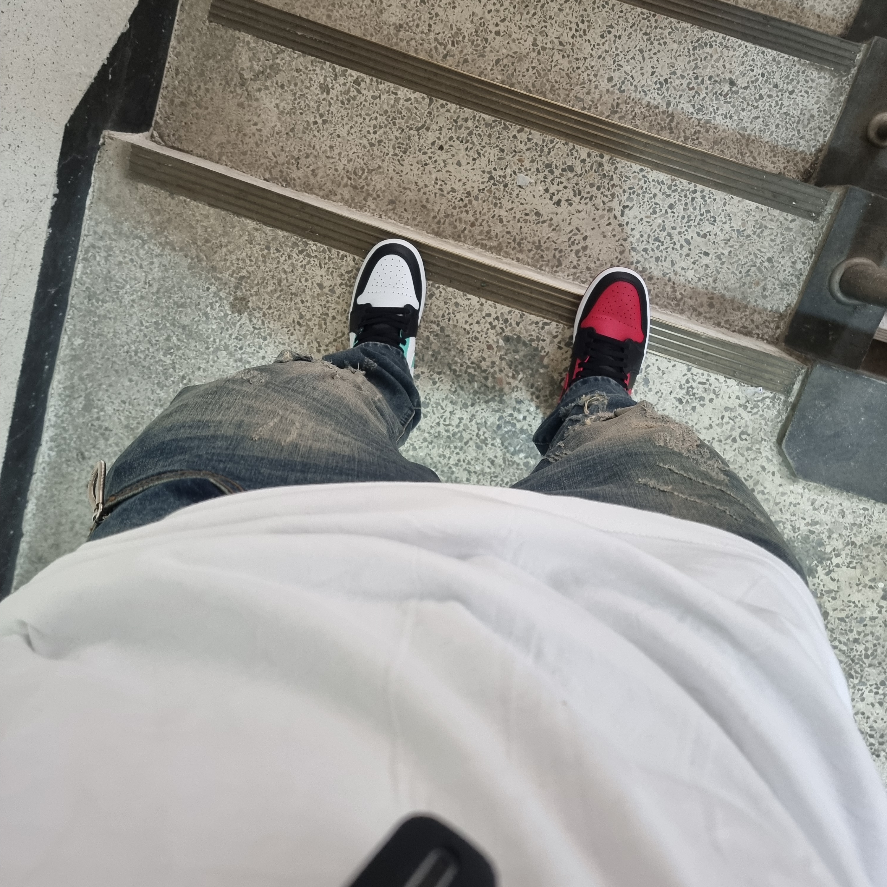 Jordan 1 Mid Bred Banned 2020, Jordan 1 Mid Tropical Twist 착용 스타일 - 2