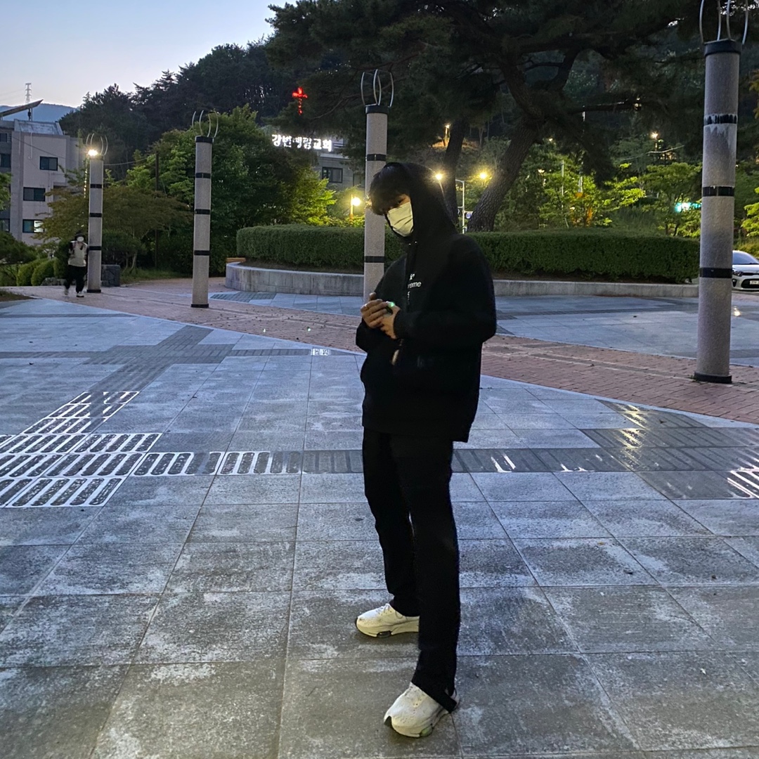 Nike Air Zoom Type Summit White, Supreme Cross Box Logo Hooded Sweatshirt Black - 20FW 착용 스타일