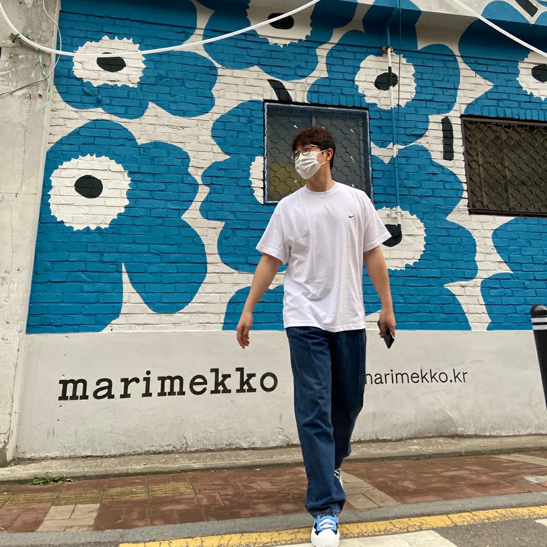 Nike x Sacai Blazer Mid White Black Legend Blue, Nike NRG Solo Swoosh T-Shirt White - US/EU 착용 스타일