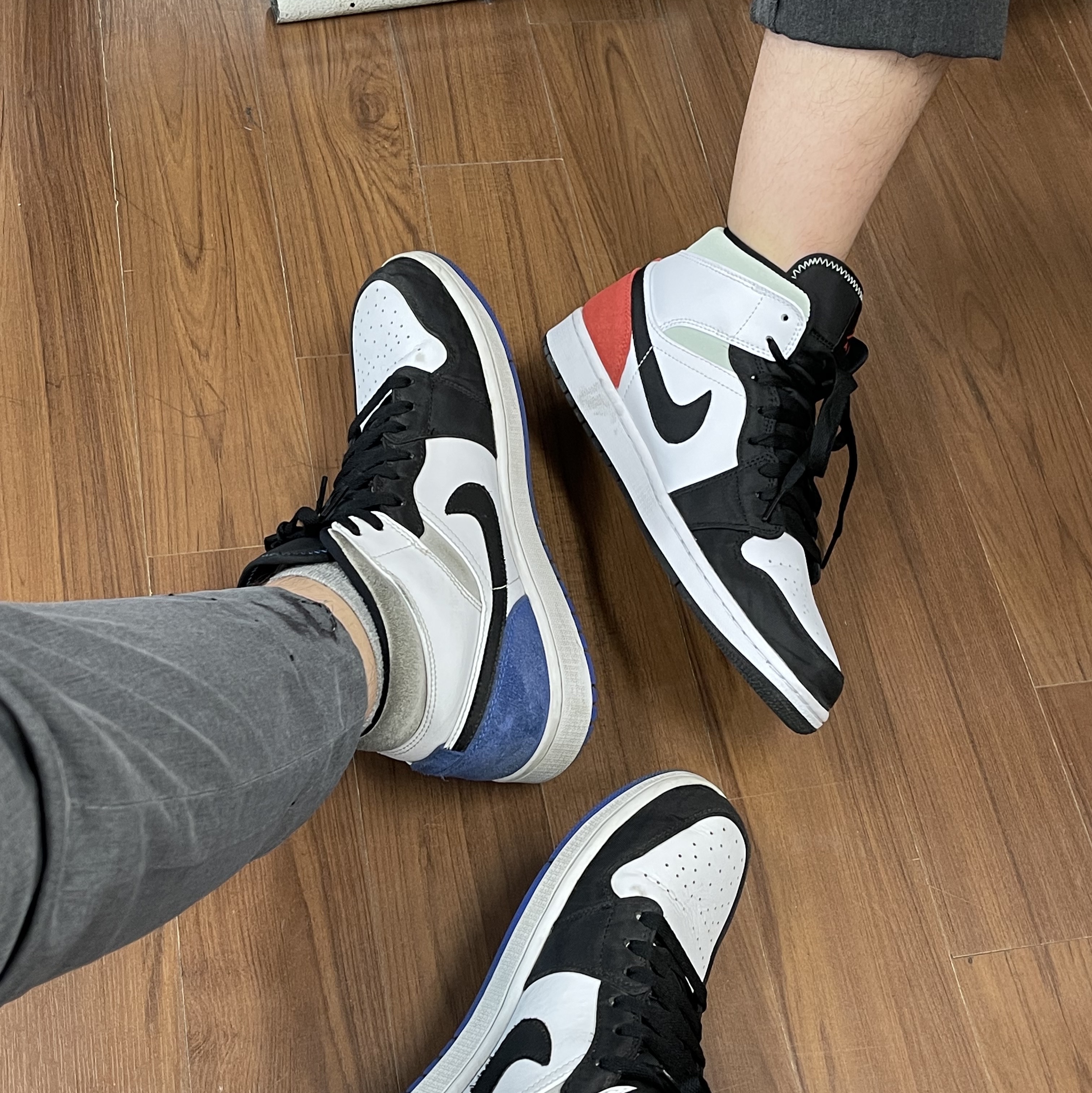 Jordan 1 Mid SE Hyper Royal 착용 스타일 - 5