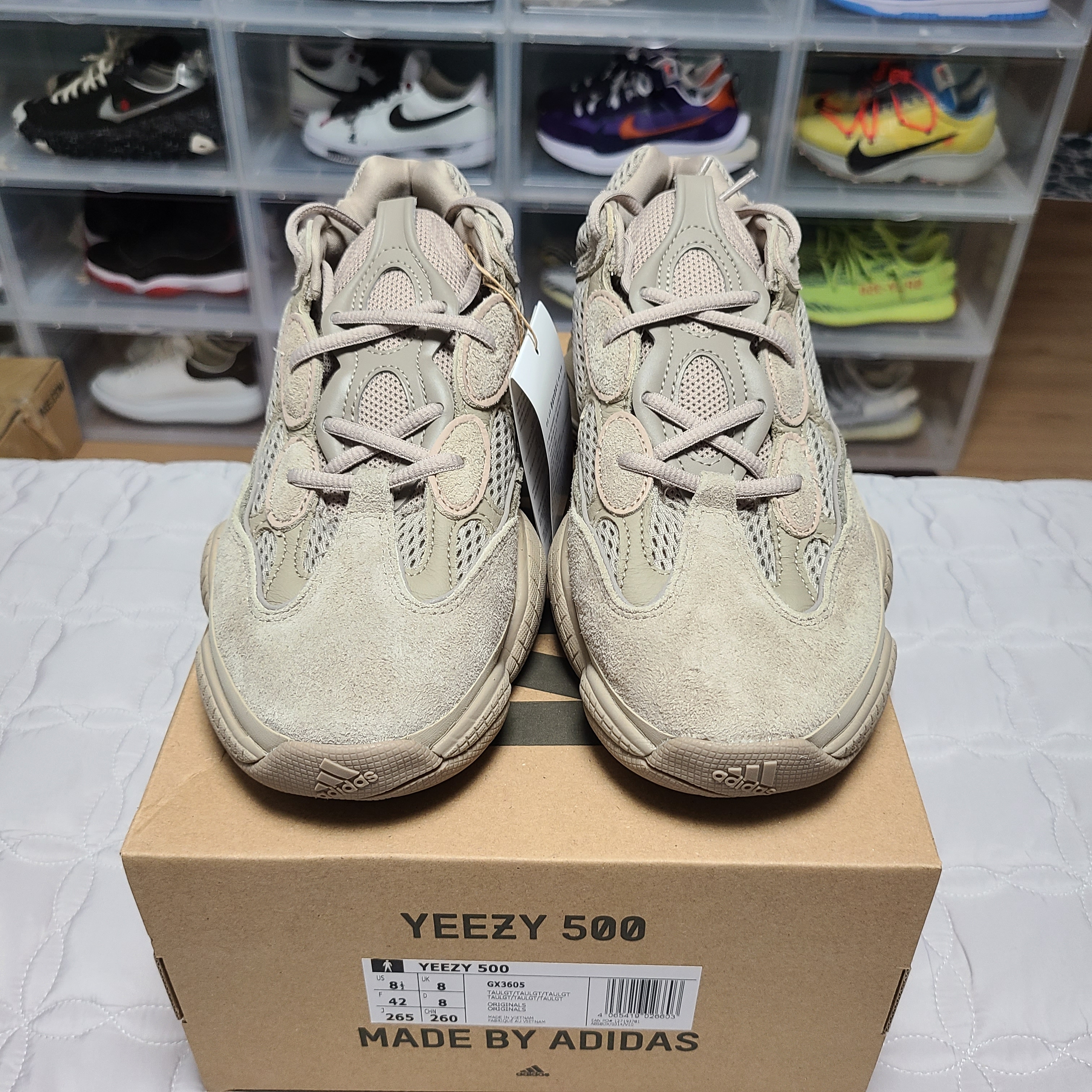 Adidas Yeezy 500 Taupe Light 착용 스타일