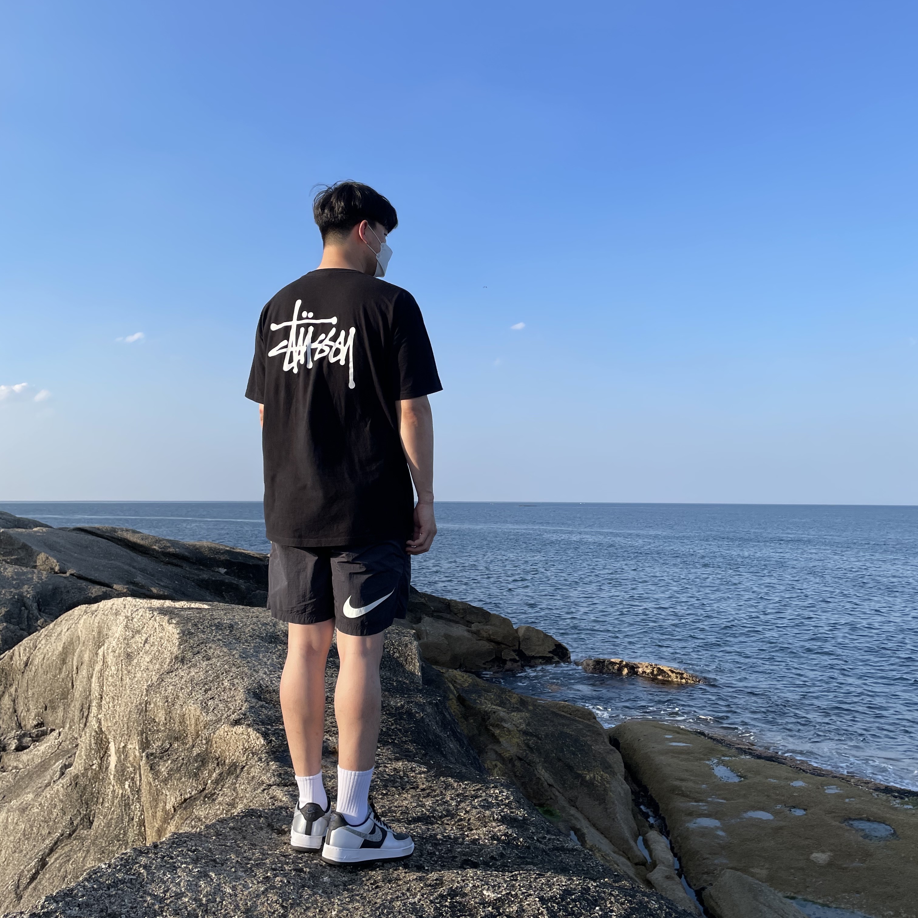 Nike Air Force 1 B Silver Snake, Nike x Stussy Water Shorts Off Noir 착용 스타일