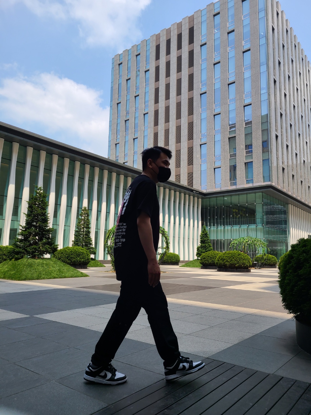 Nike Dunk Low Retro Black, Stussy Reflection T-Shirt Black 착용 스타일 - 1