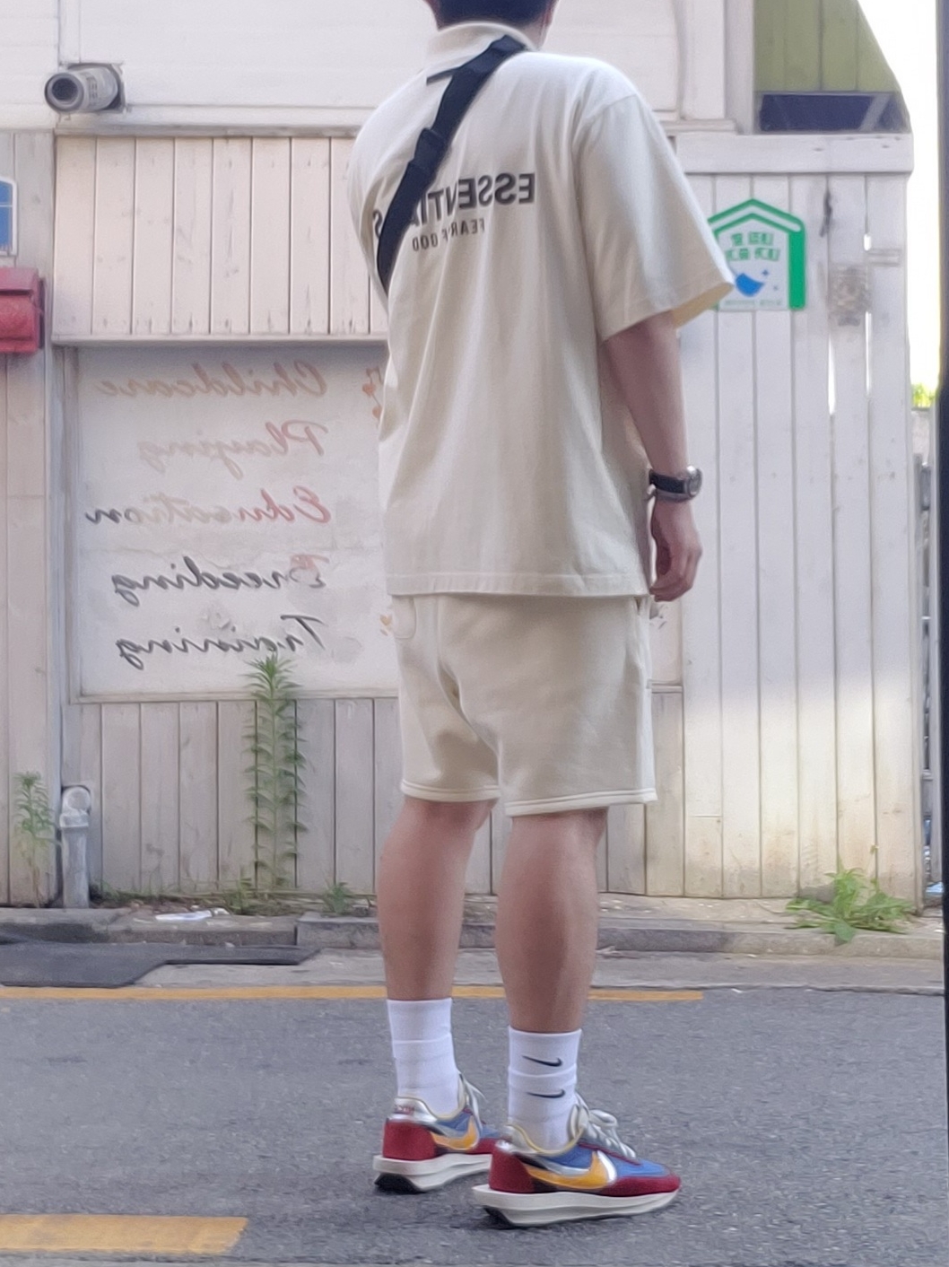 Nike x Sacai LDWaffle Blue Multi, Nike x Matthew M Williams NRG Socks White 착용 스타일